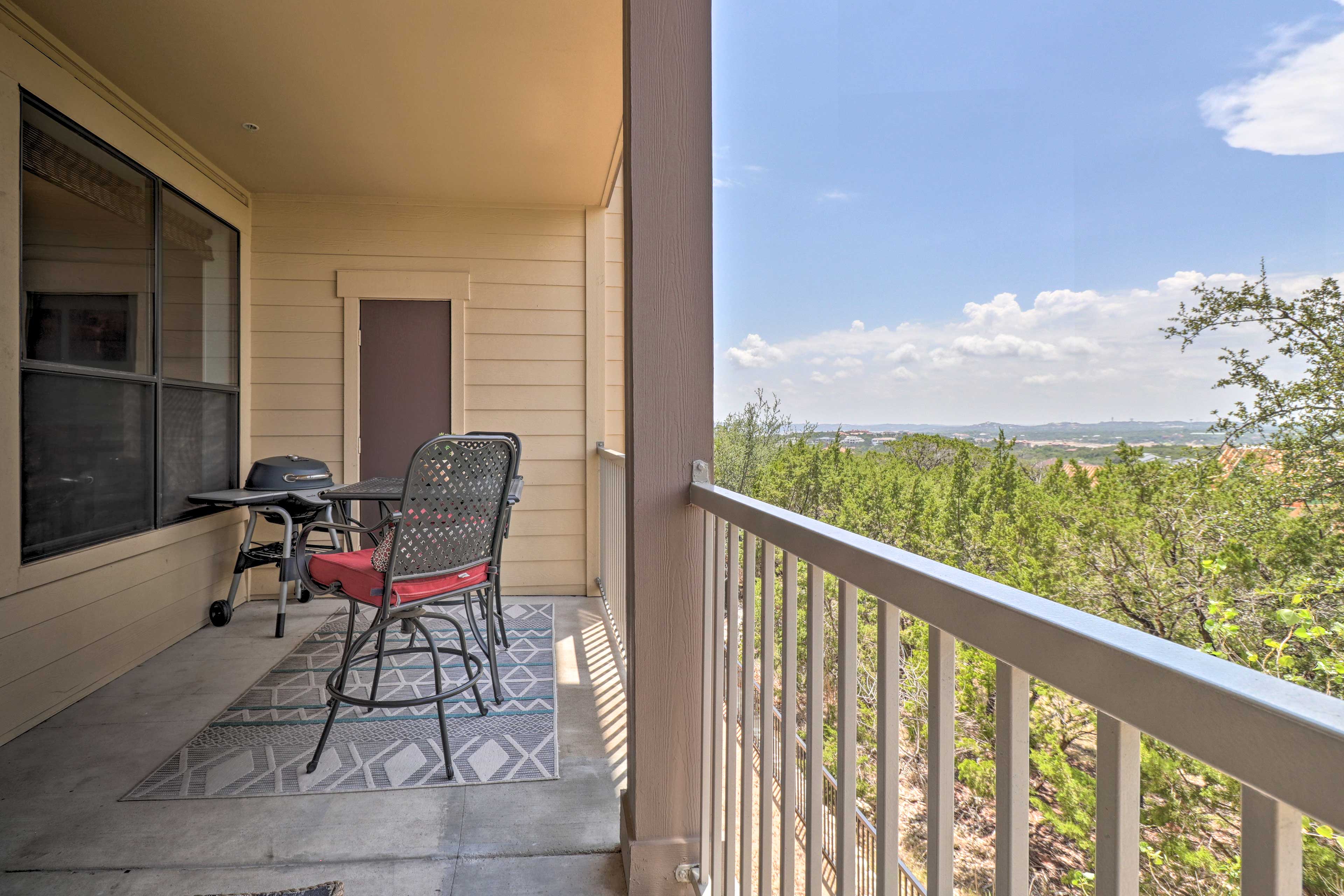 Property Image 2 - Lake Travis Condo w/ Resort Amenity Access!