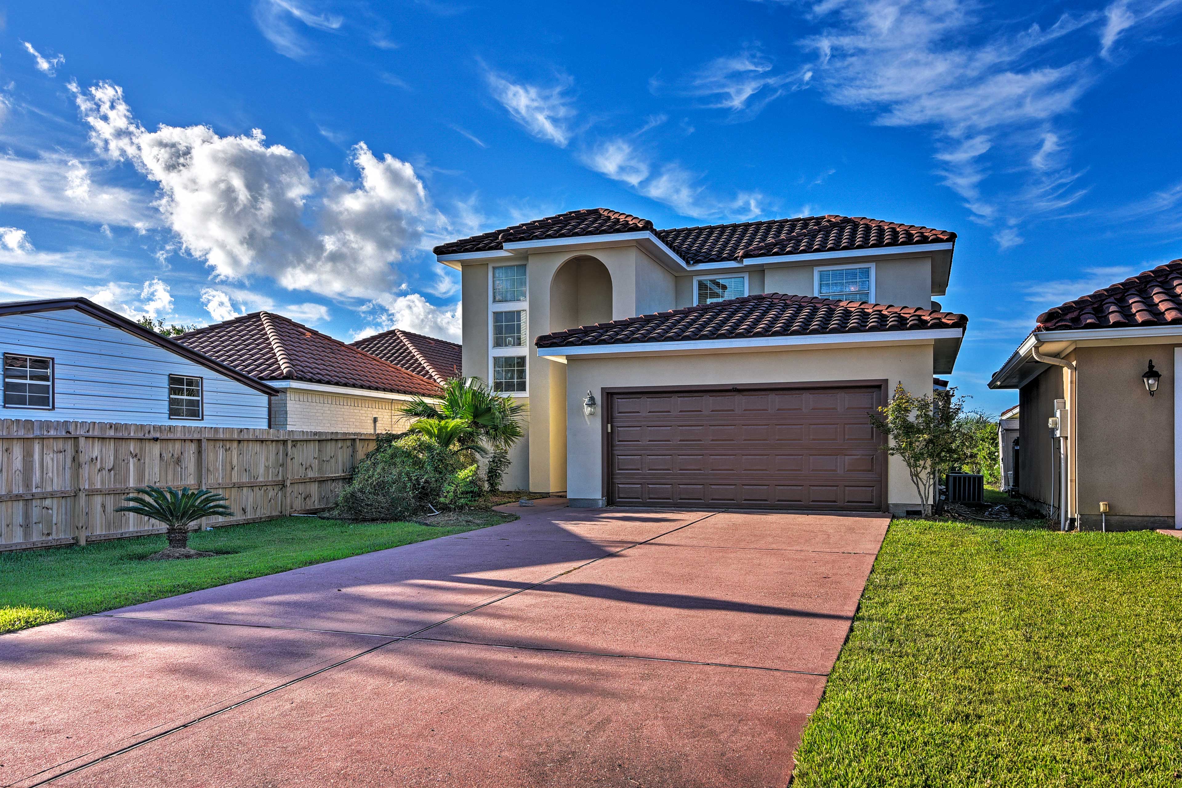 Property Image 1 - Lakefront Dickinson Home: 7 Mi to Kemah Boardwalk