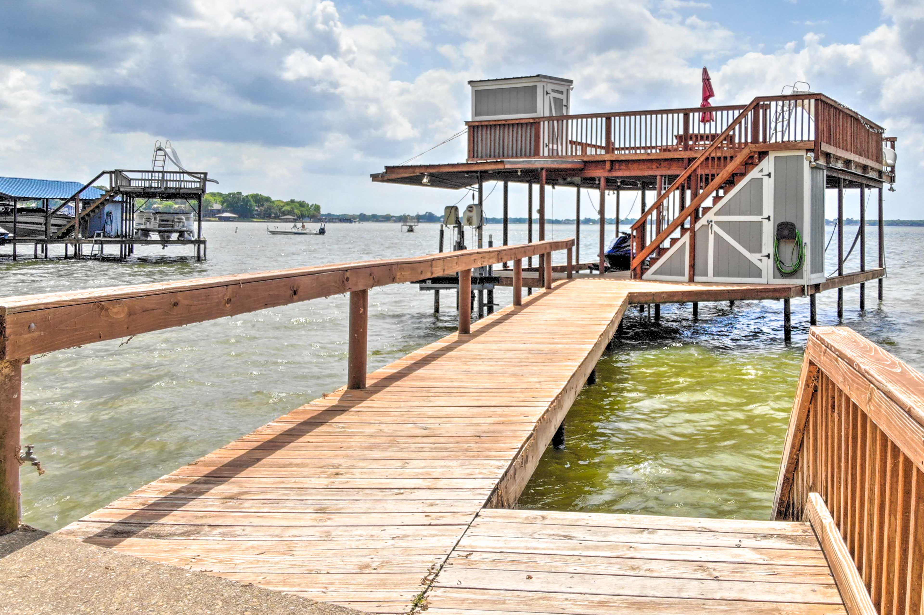 Lakefront Mabank Retreat w/ Dock + Boat House