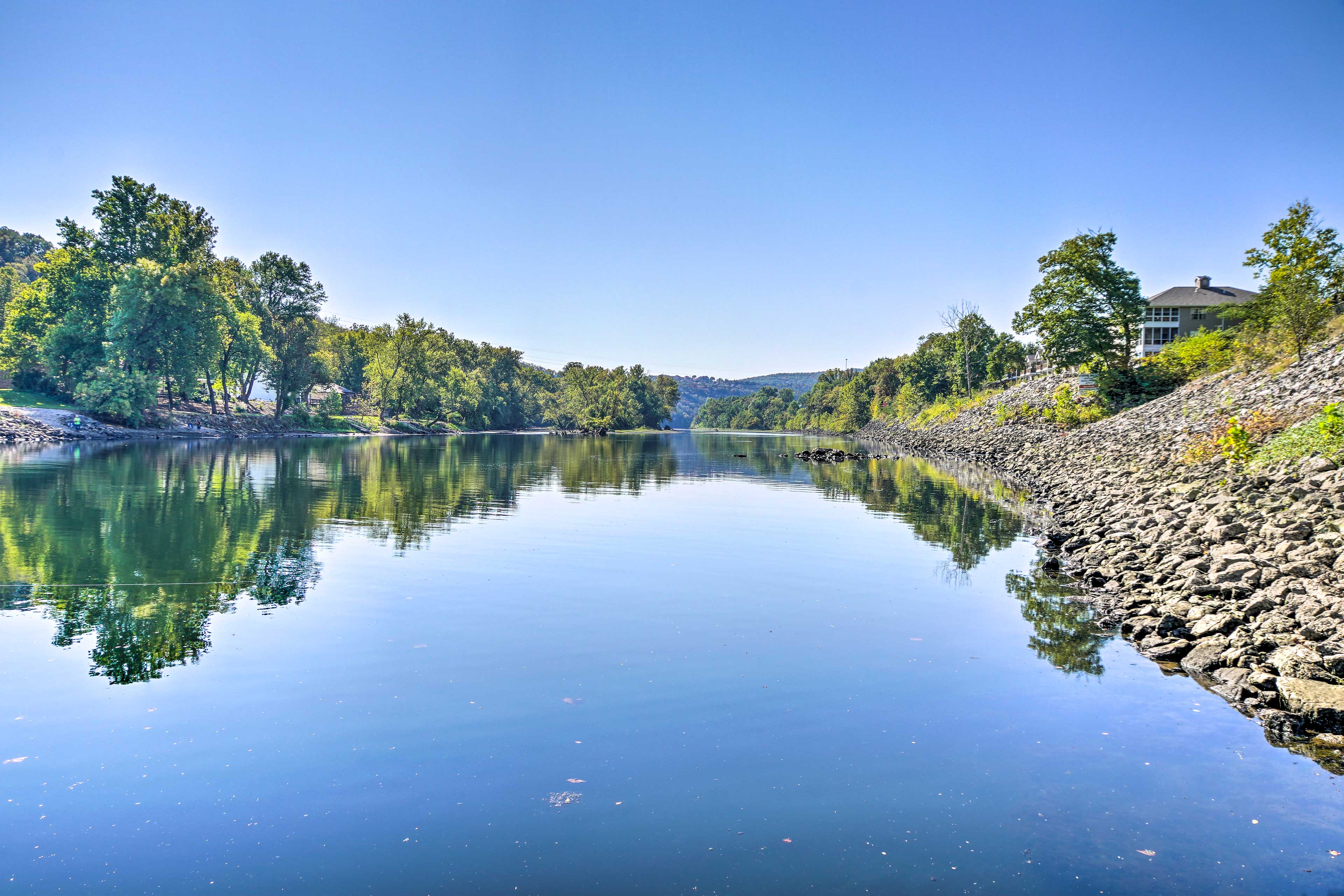 Branson Resort Condo w/ Lake Taneycomo Access!