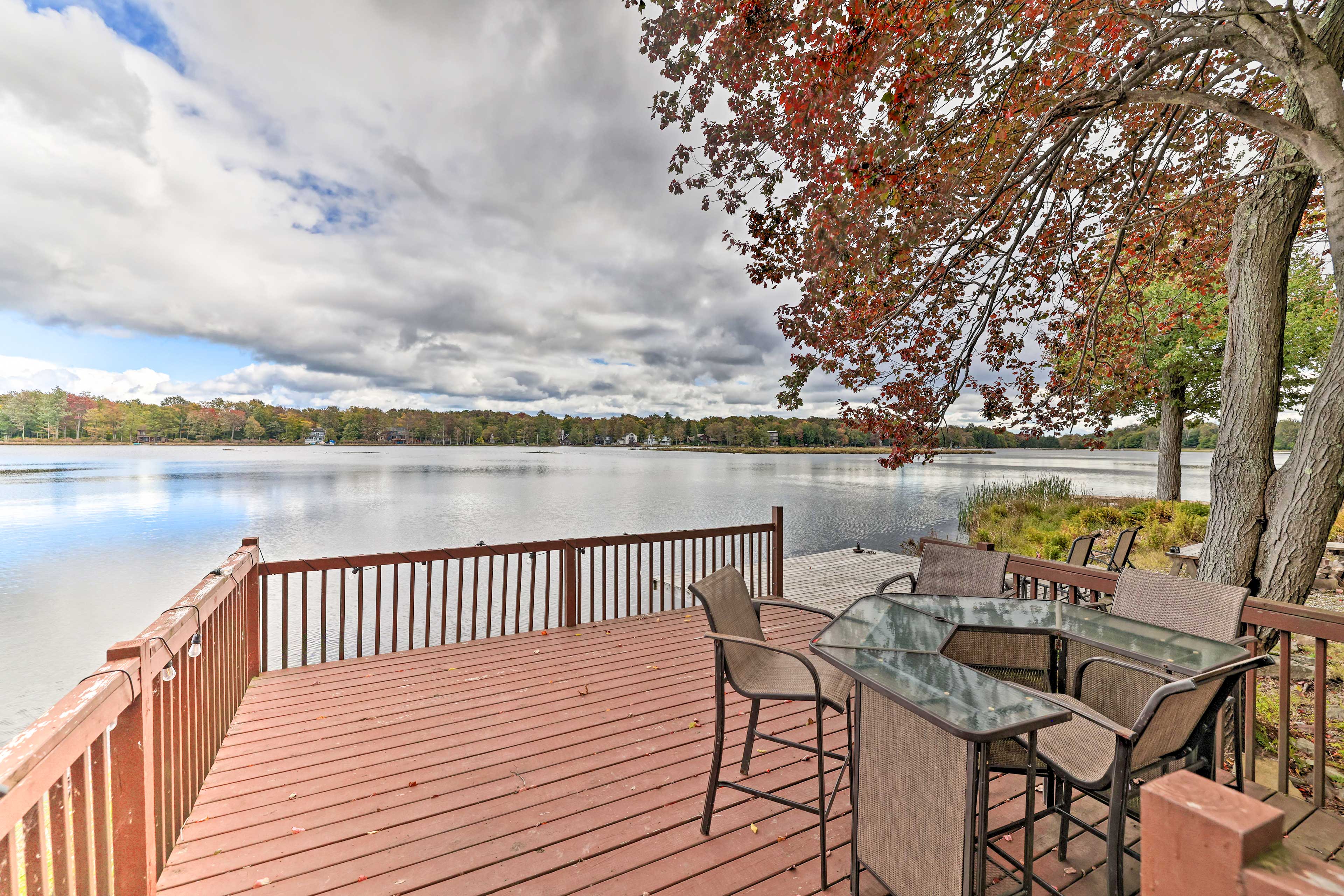 Lakefront Poconos Home w/ Game Room & Kayaks! Home Rental in Tobyhanna
