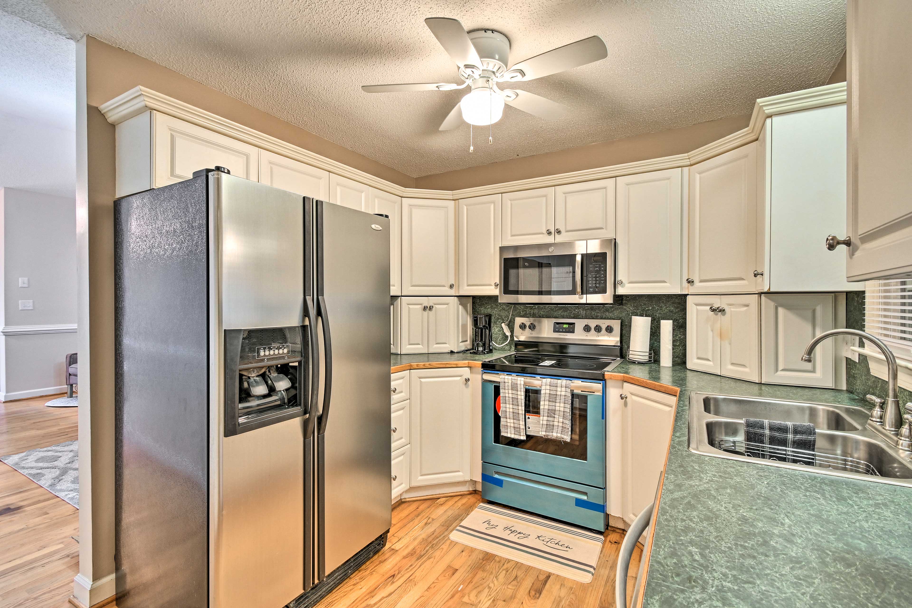 1 Mi to Cape Fear River: Pet-Friendly Retreat