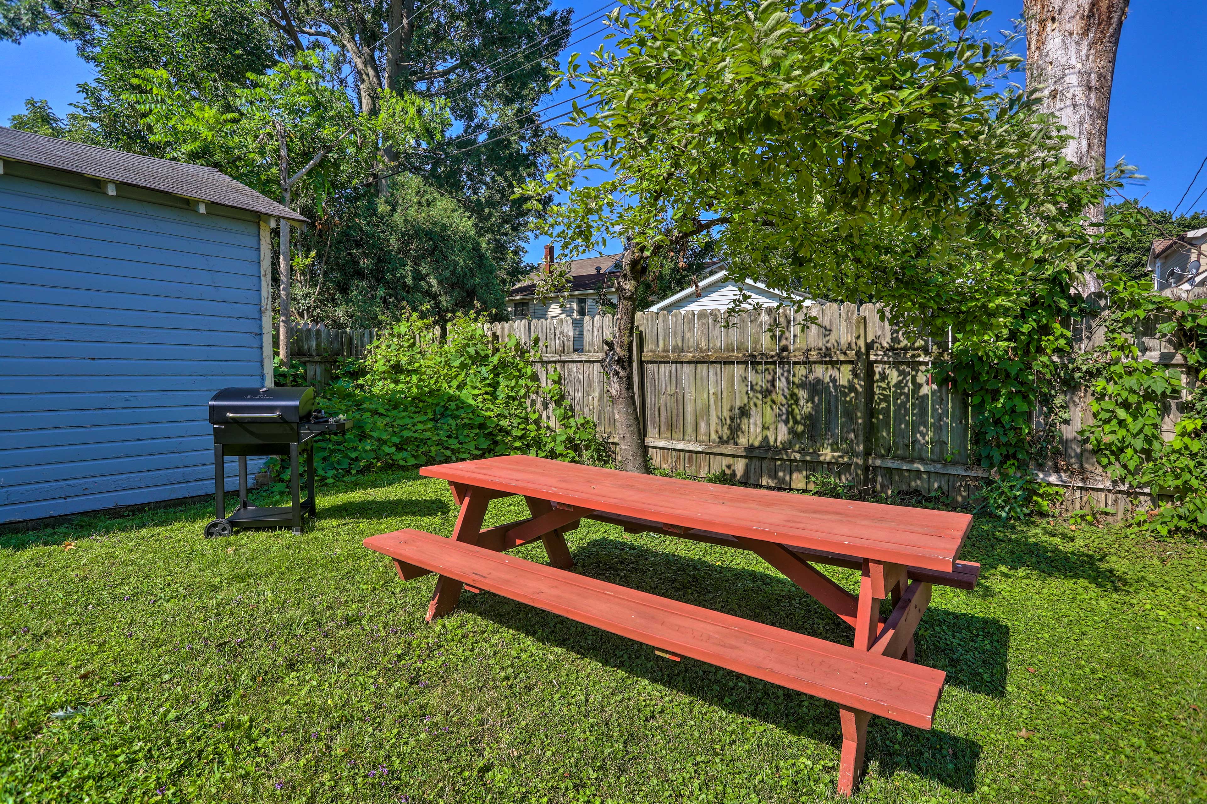 Lorain Lake Cottage < 1 Mi to Lake Erie Fun!