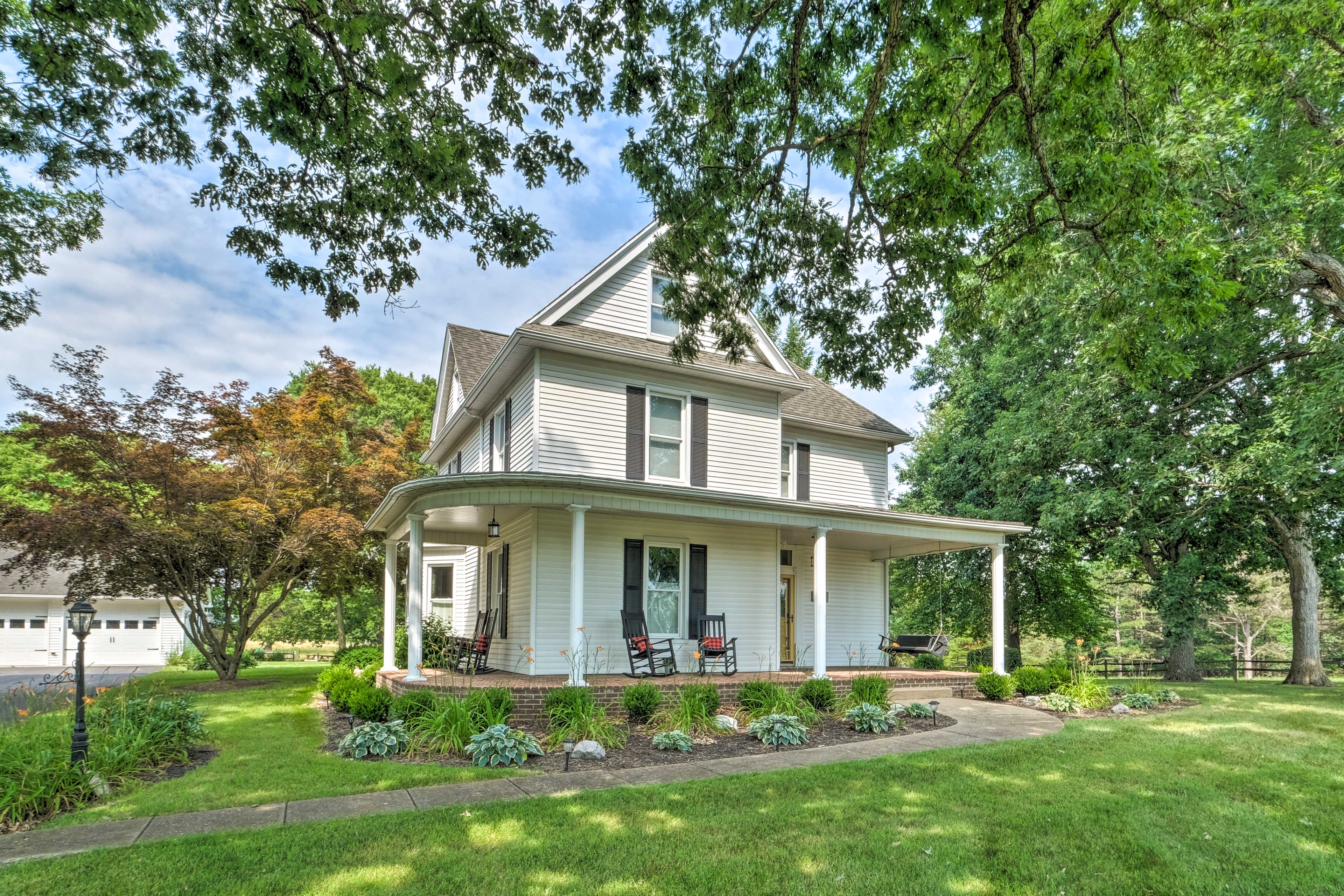 Property Image 1 - Lush, Modern Farmhouse w/ Mtn Views & Sunroom