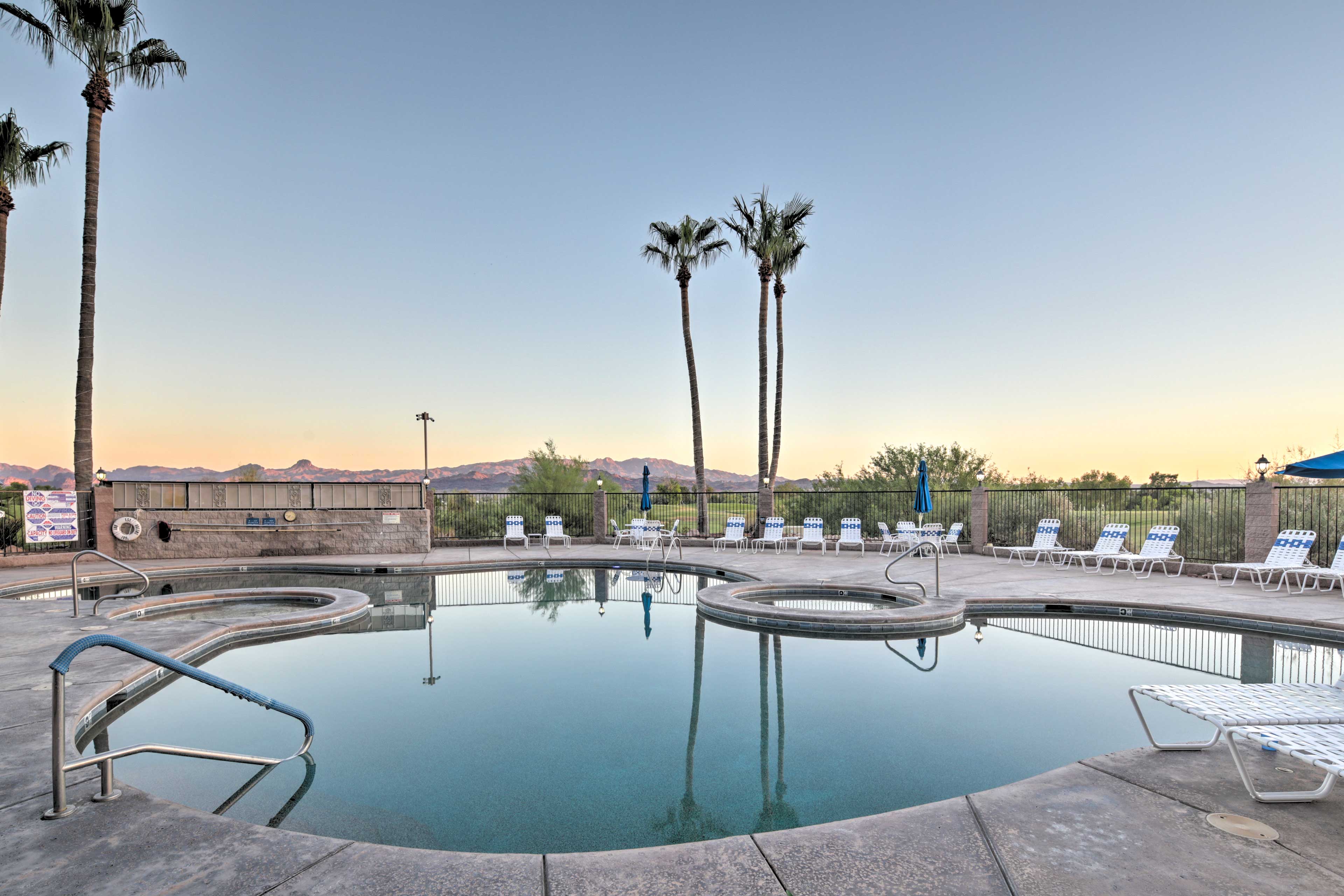 Walk to Beach: Top-Floor Condo in Lake Havasu City