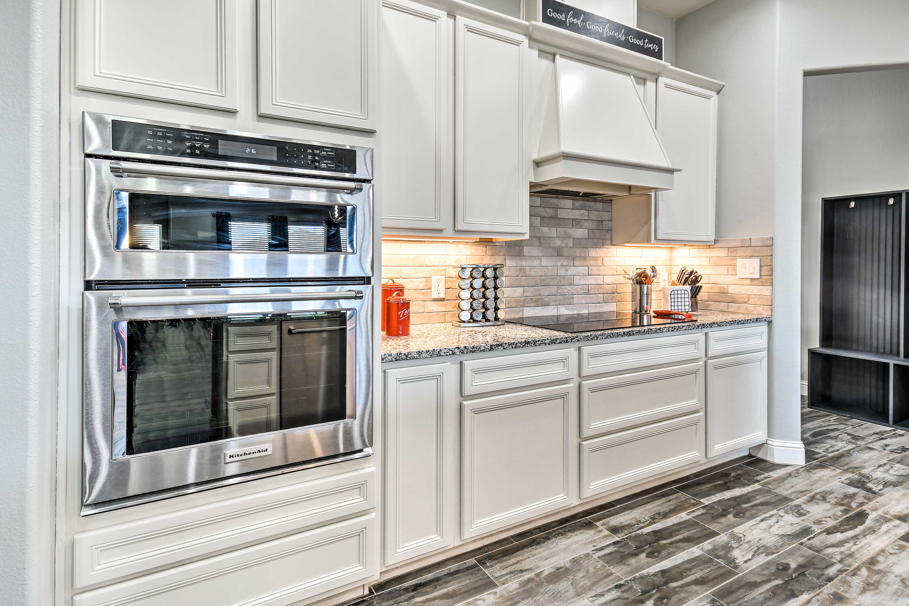 Modern Amarillo House w/ Fire Pit + Hot Tub!