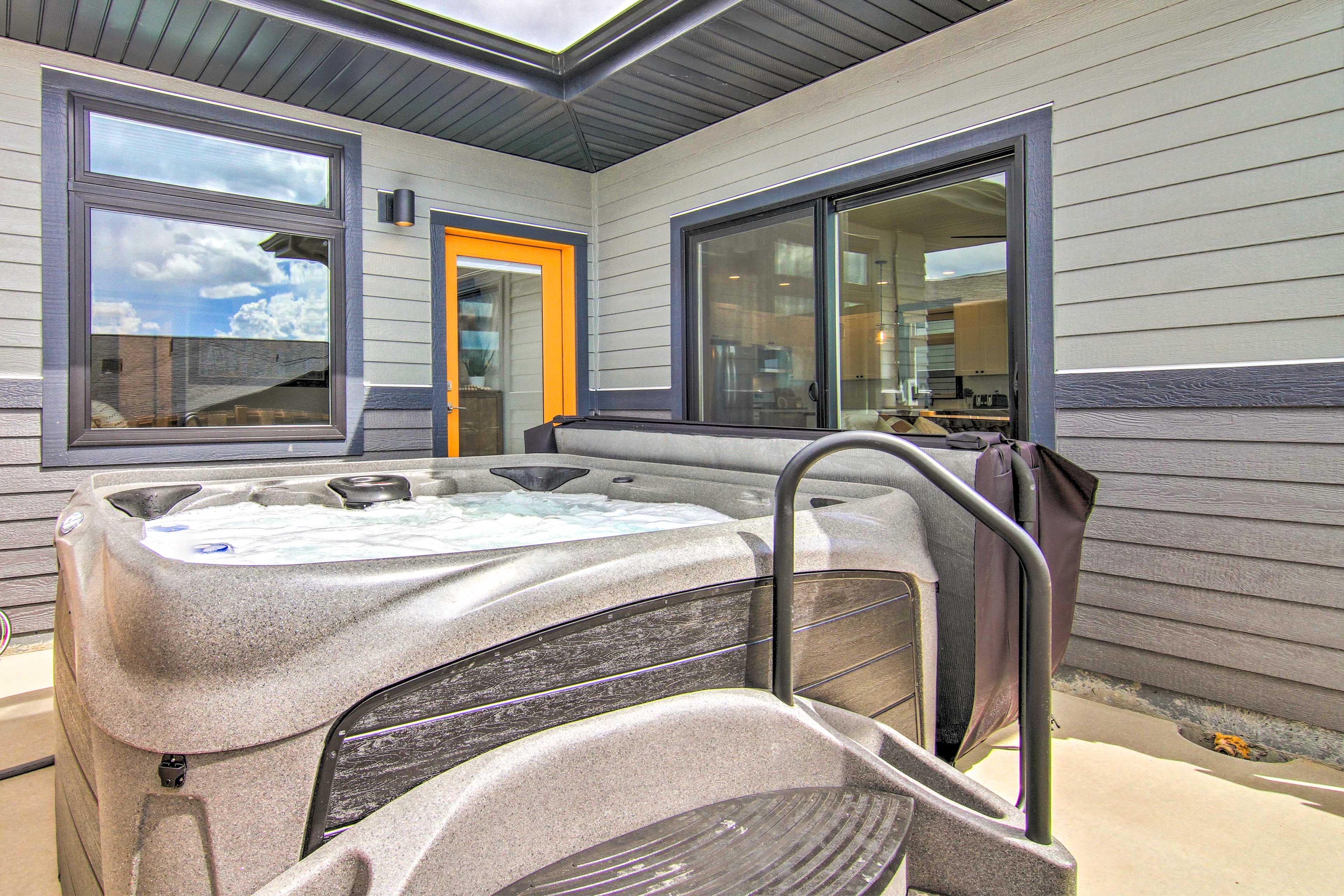 Modern Bozeman Family Townhome w/ Hot Tub!