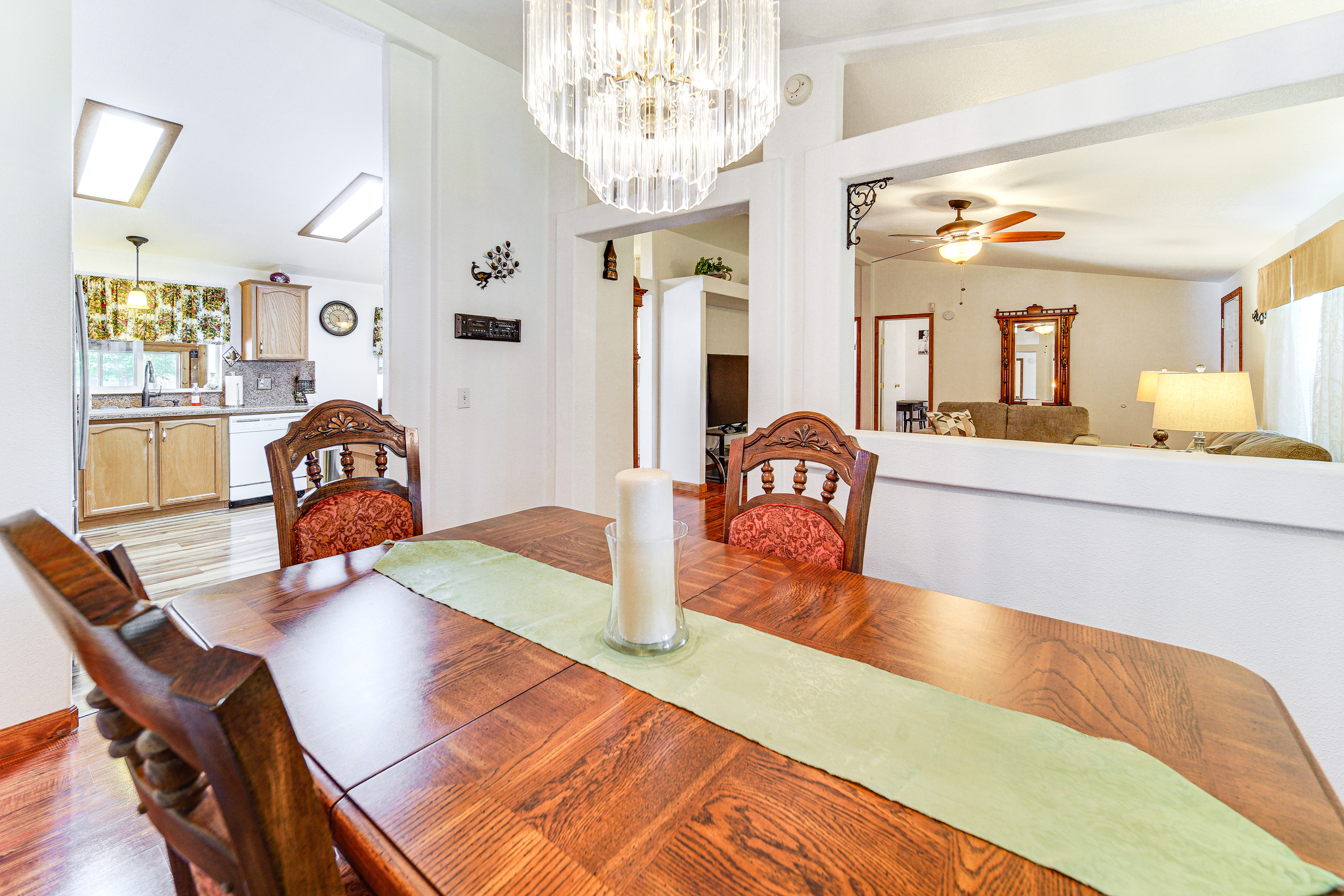 ‘Mtn Gate Guest House’ ~ 6 Mi to Shasta Lake!