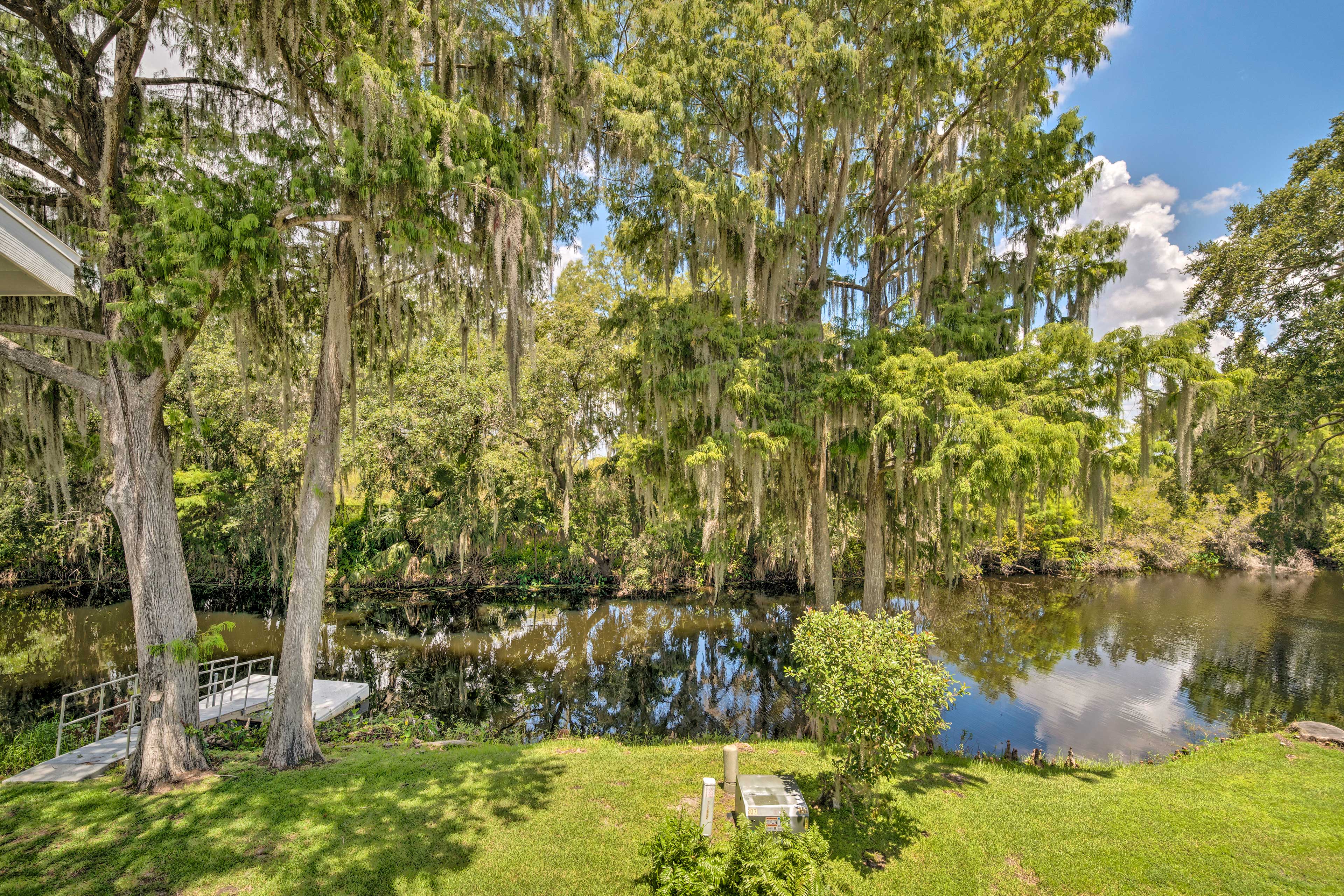 Property Image 1 - Old Florida Setting w/ Kayaks & Fishing Poles