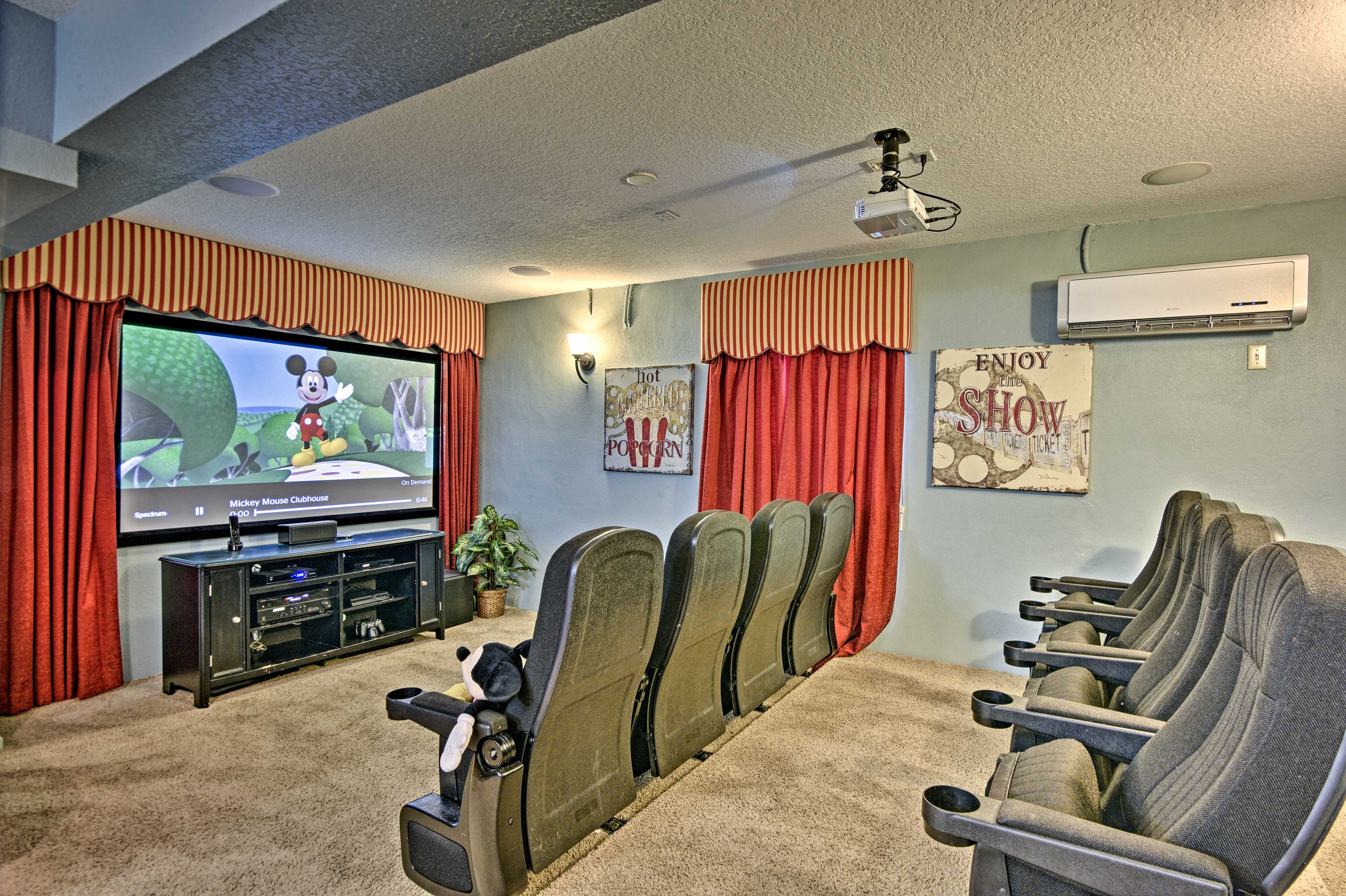 Property Image 2 - Disney Retreat: Private Pool, Theater & Game Room!