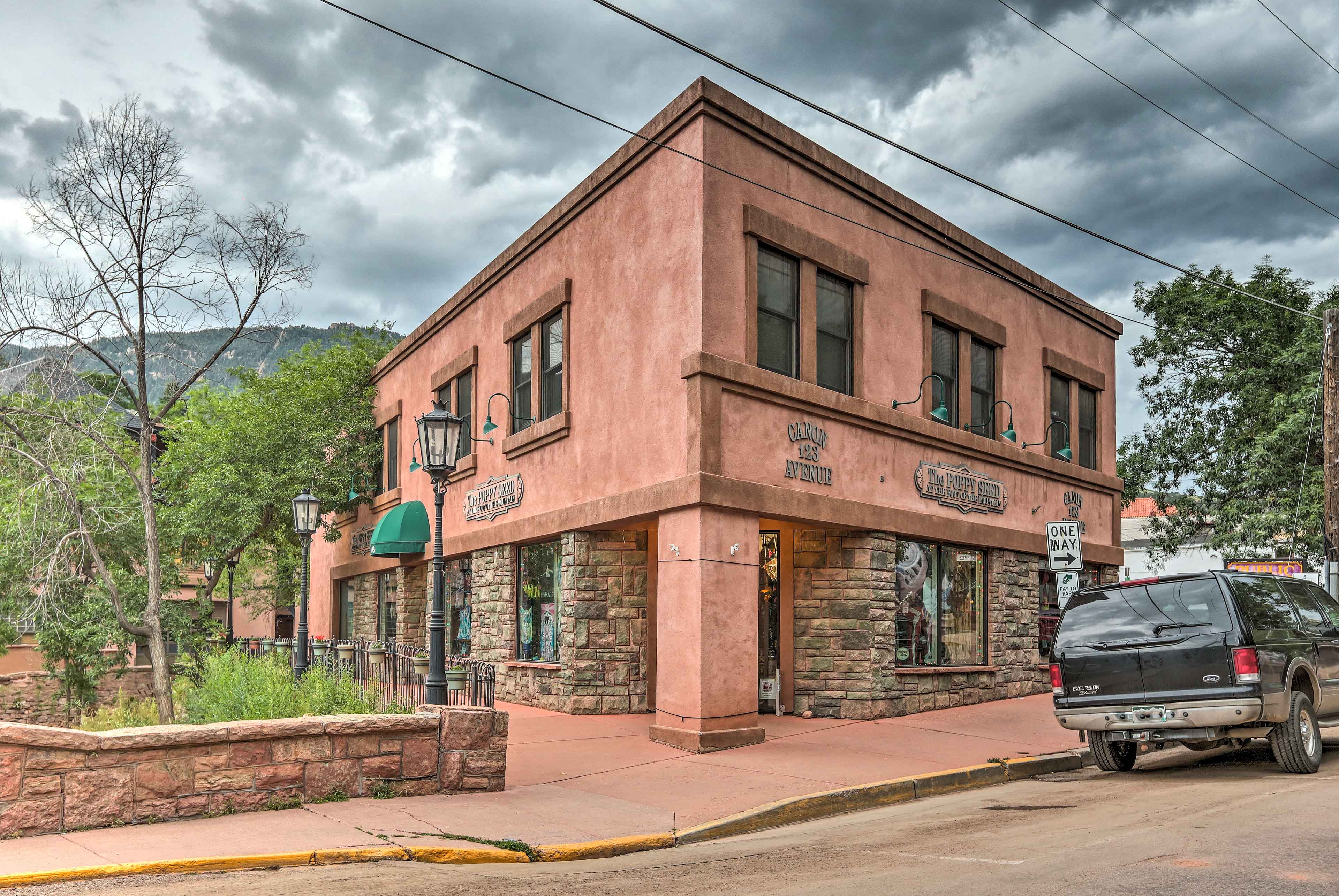 Downtown Manitou Springs Home: Tranquil Creek View