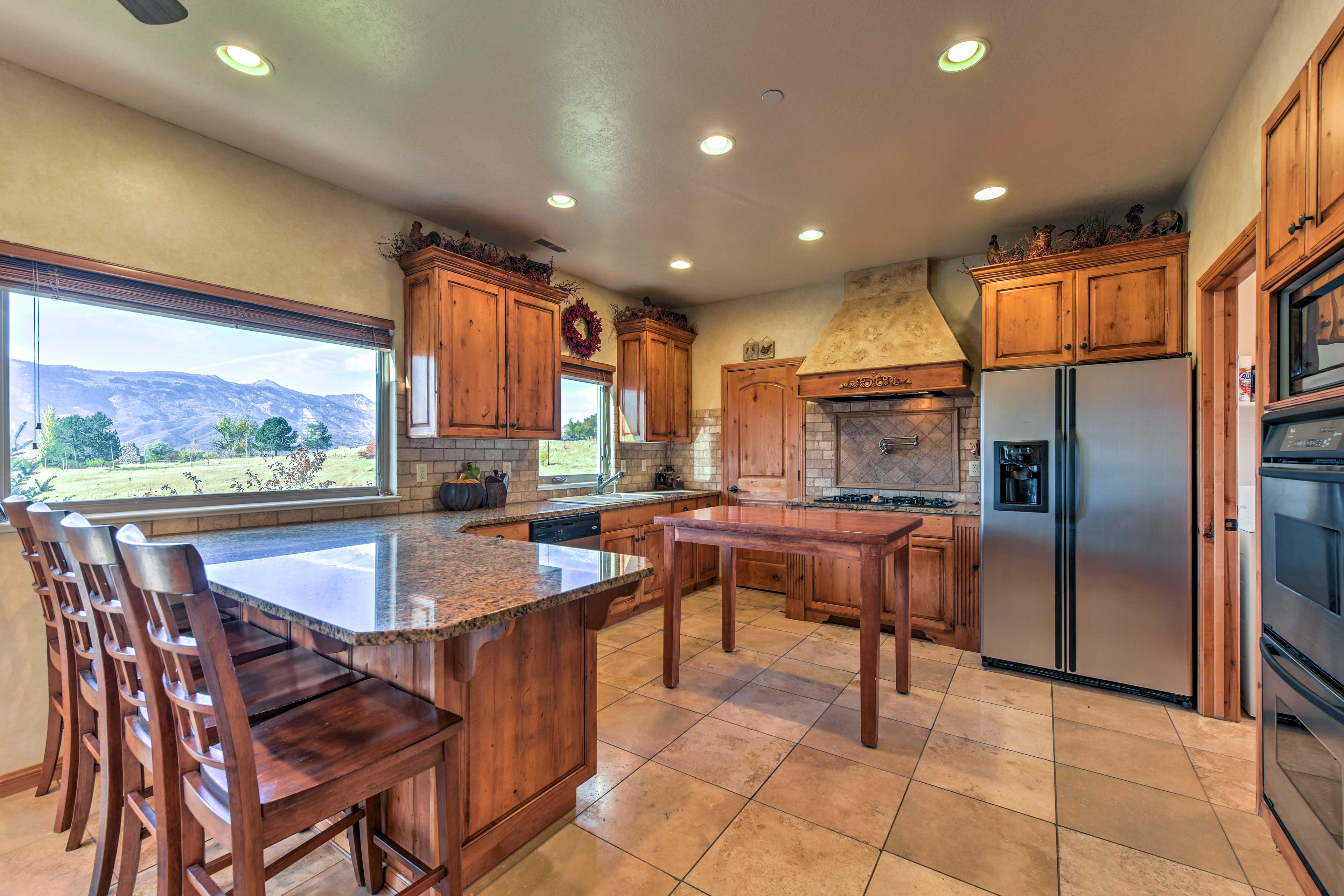 Eden Townhome w/ Mtn View + Shuttle to Powder Mtn!