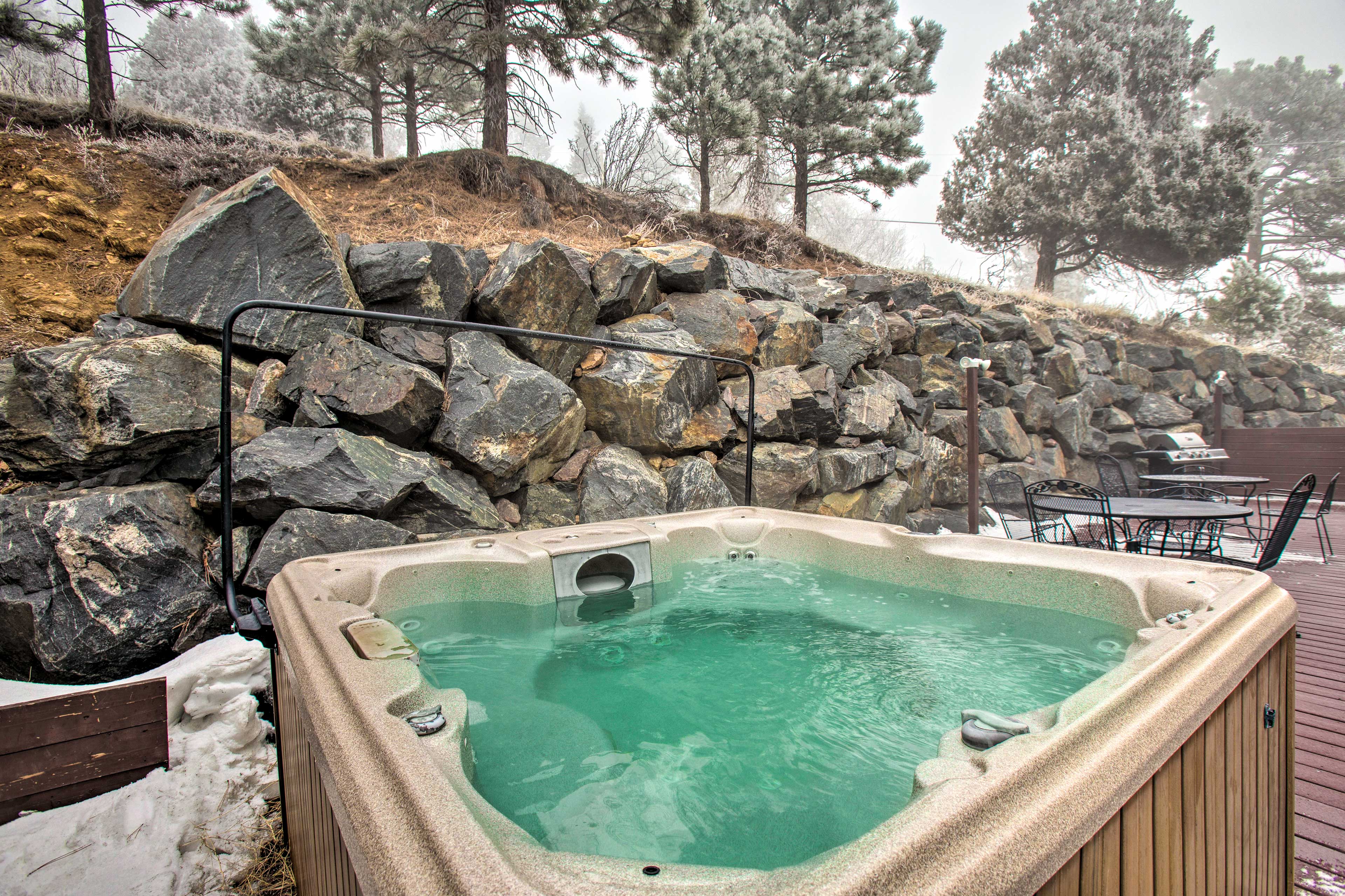 Property Image 2 - Evergreen Retreat + Hot Tub, Mtn Views & Game Room