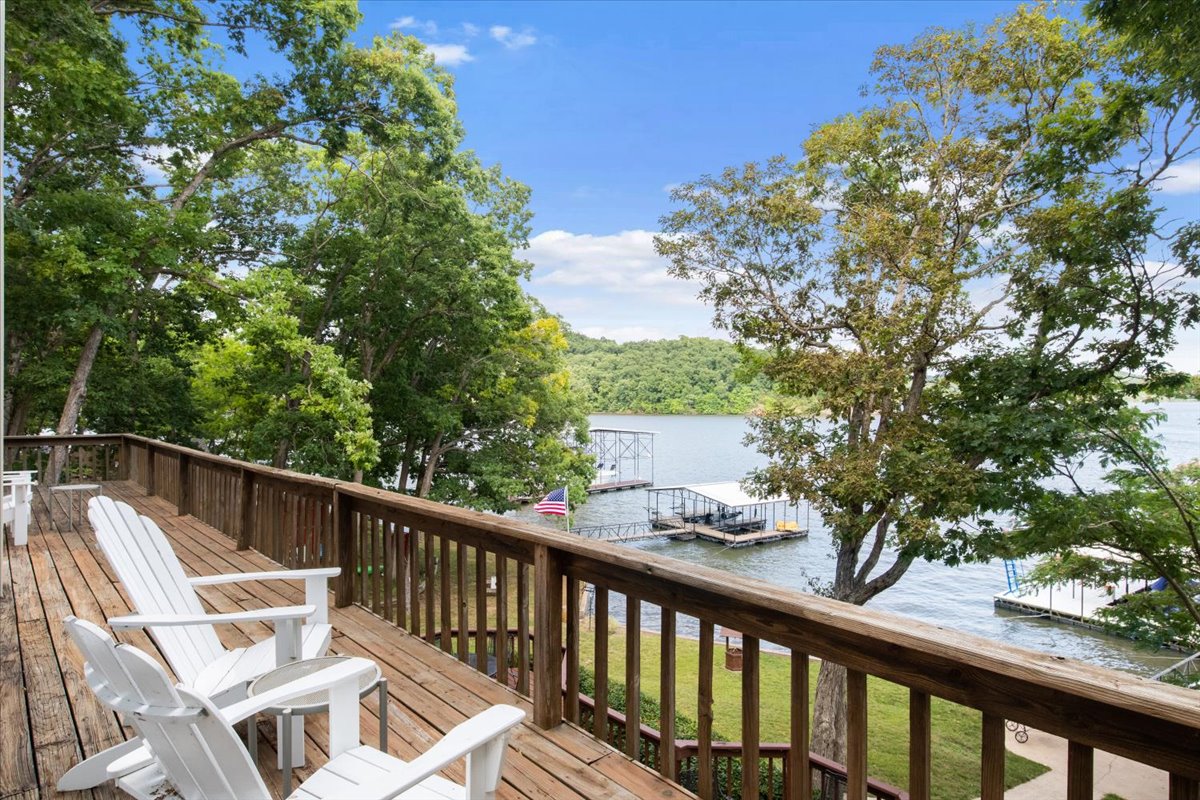 Property Image 2 - Spacious Ozarks Lakefront Home w/ Decks & Dock