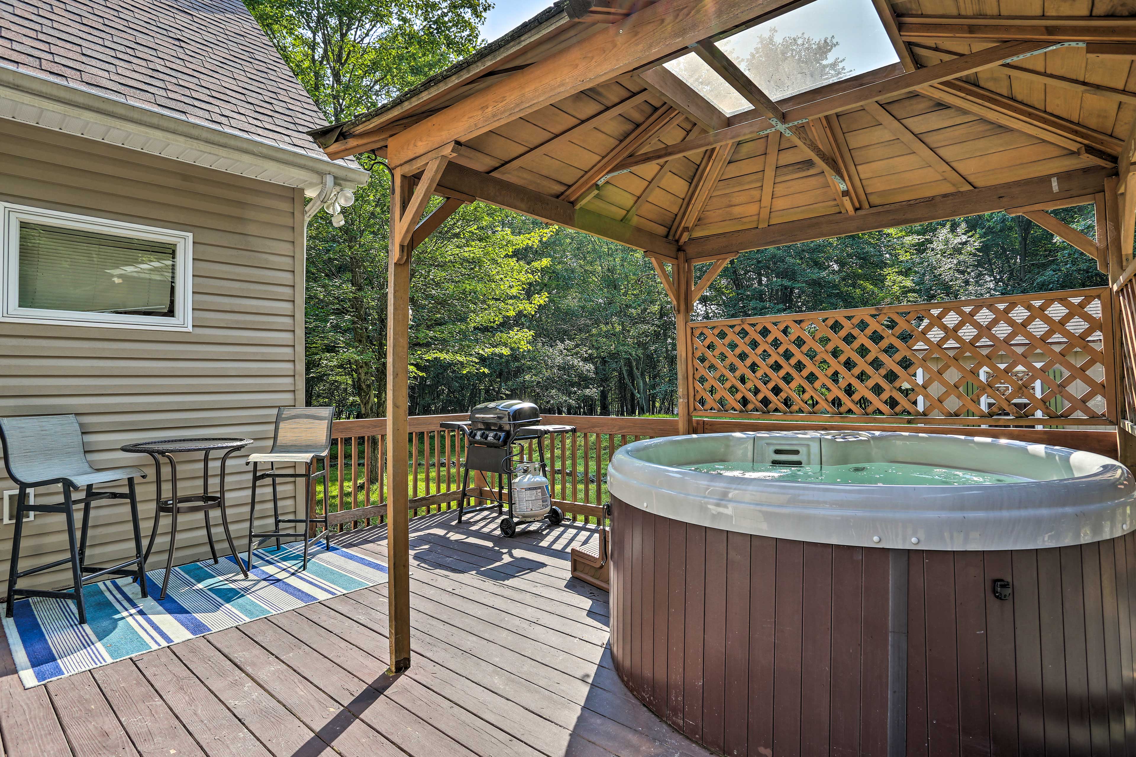 Property Image 2 - Family Home w/ Hot Tub, Close to Lake & Hiking!