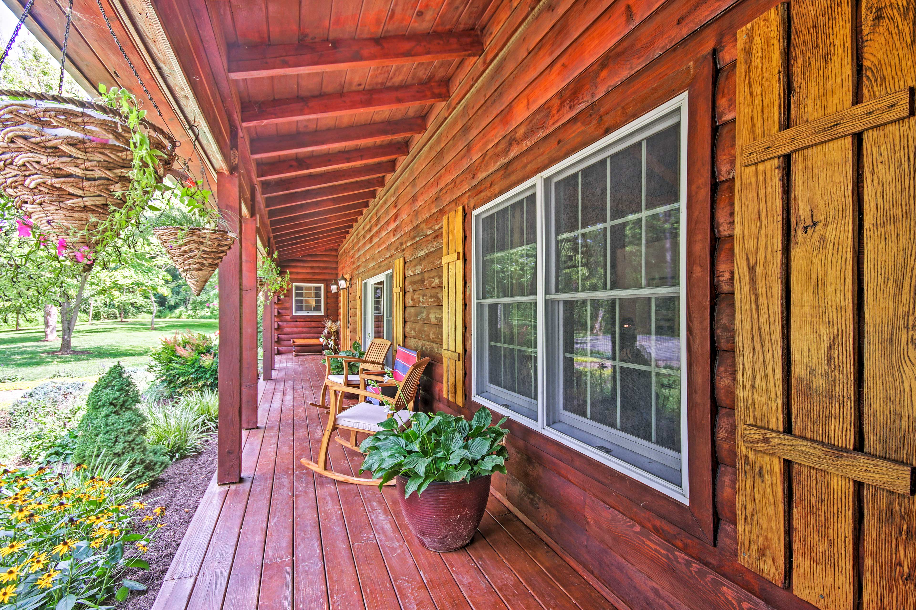 Family Retreat w/ Deck Near Appalachian Trail!