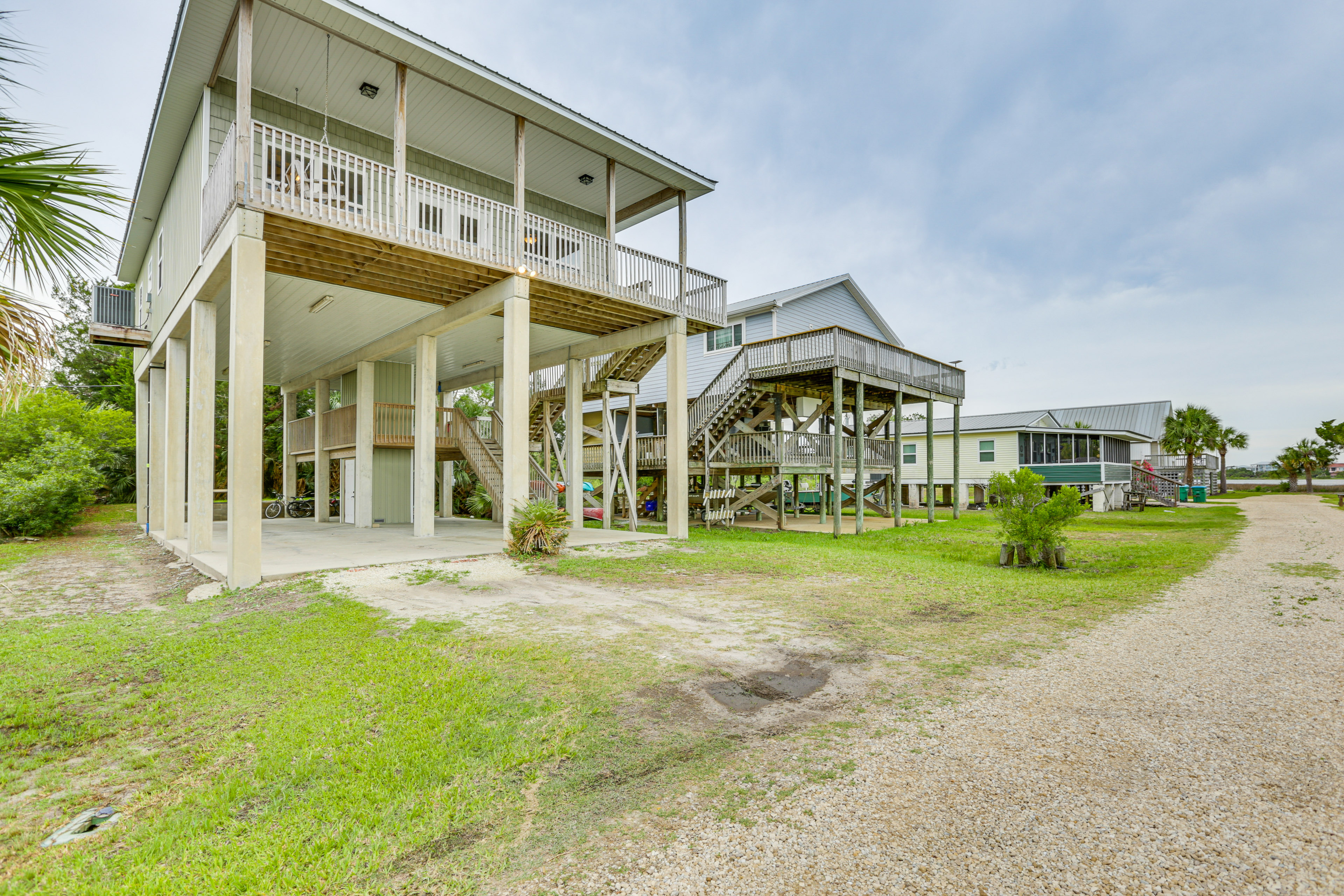 Property Image 2 - Family-Friendly Waterfront Oasis: 7 Miles to Beach