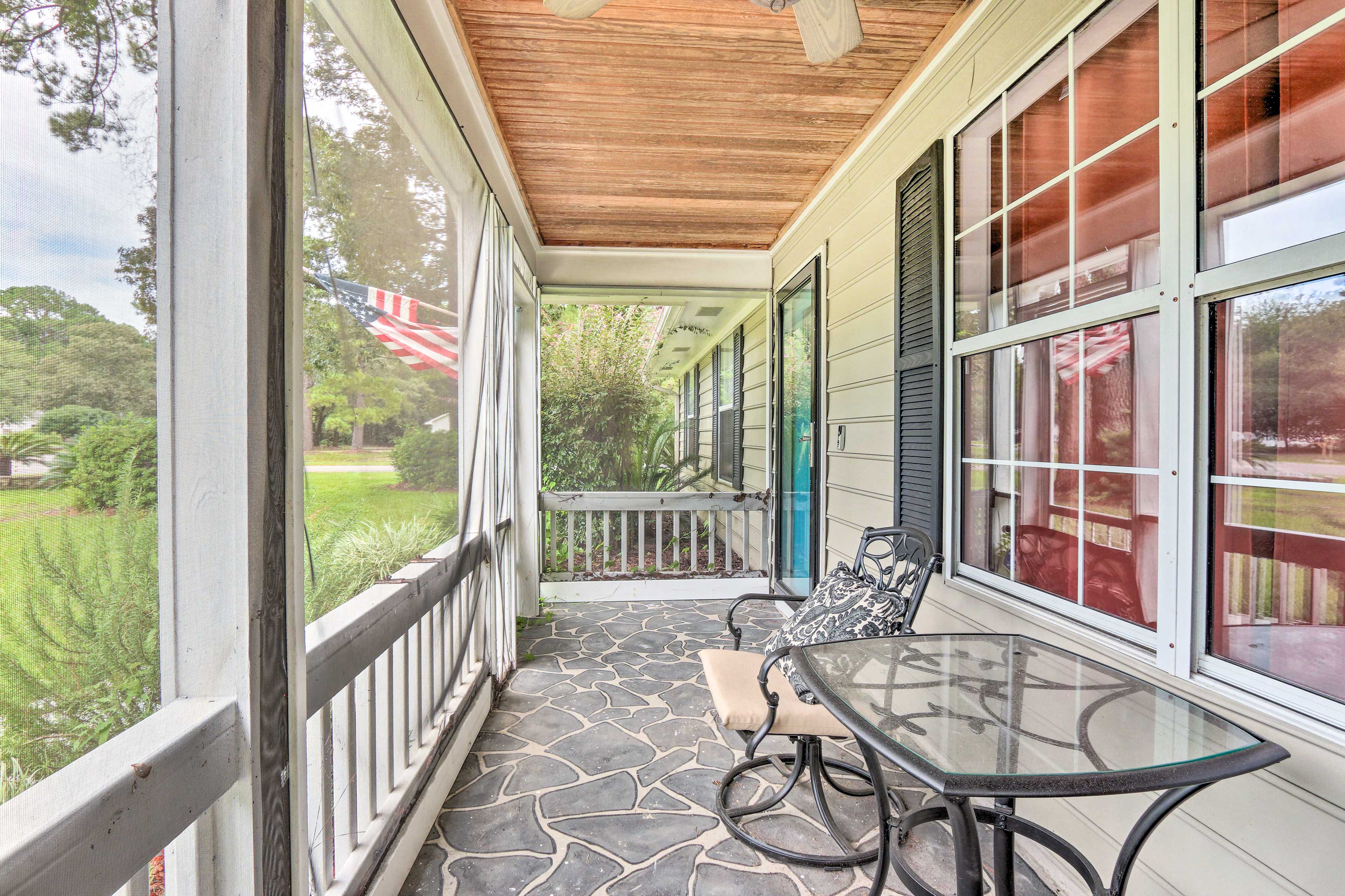 Peaceful Beaufort Home w/ Front Porch + Grill
