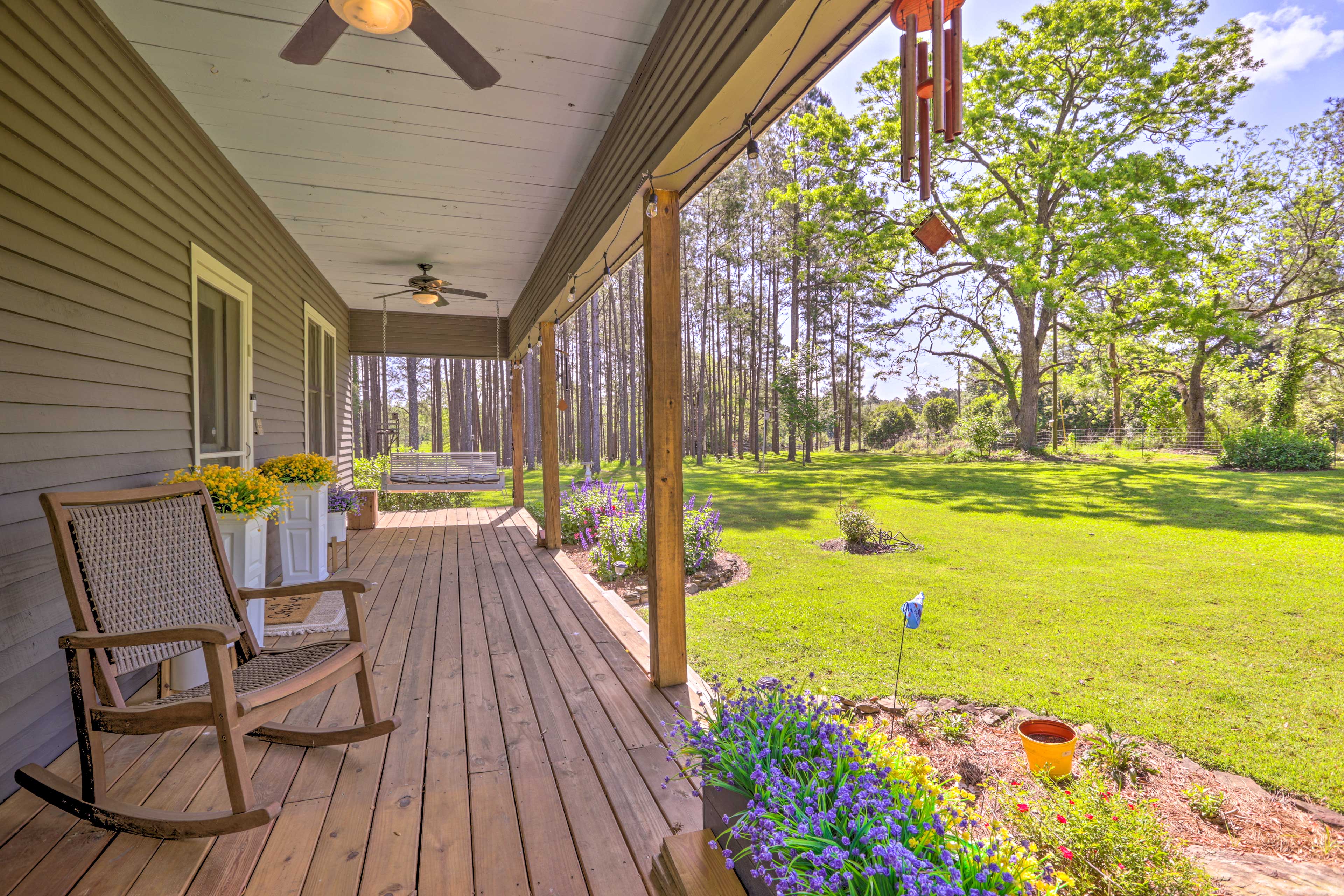 Property Image 1 - Peaceful Cairo Farmhouse w/ Barn & Fire Pit