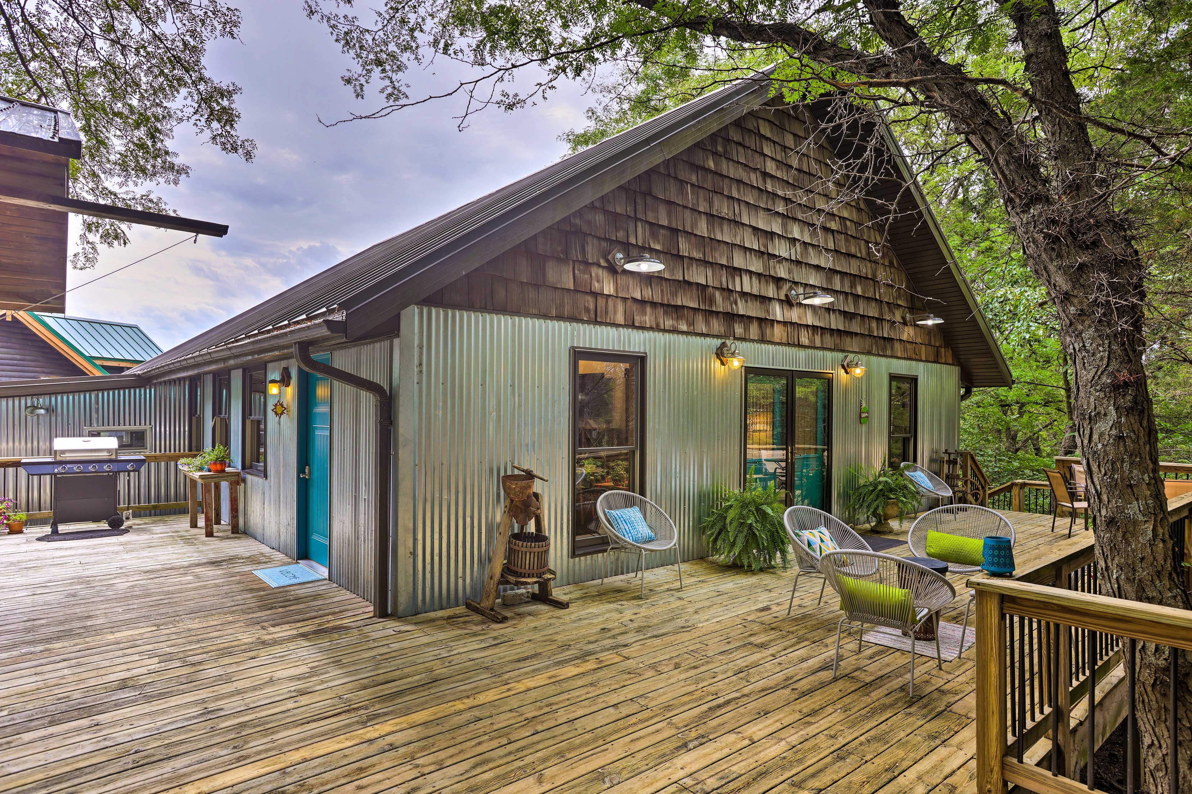 Pet-Friendly Outdoor Paradise w/ Grill, Decks