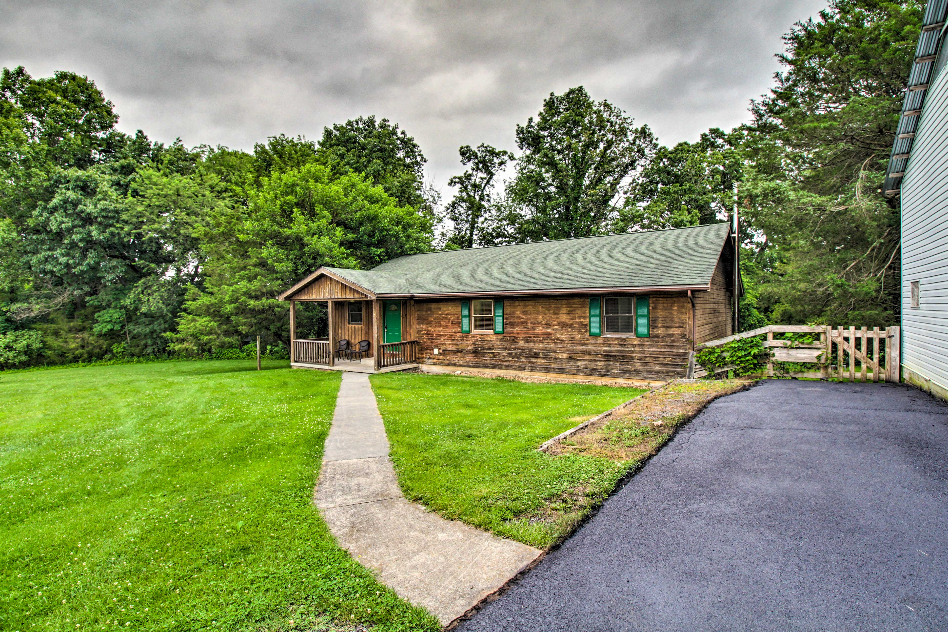 Pet-Friendly VA Home ~ 30 Mi to Shenandoah NP