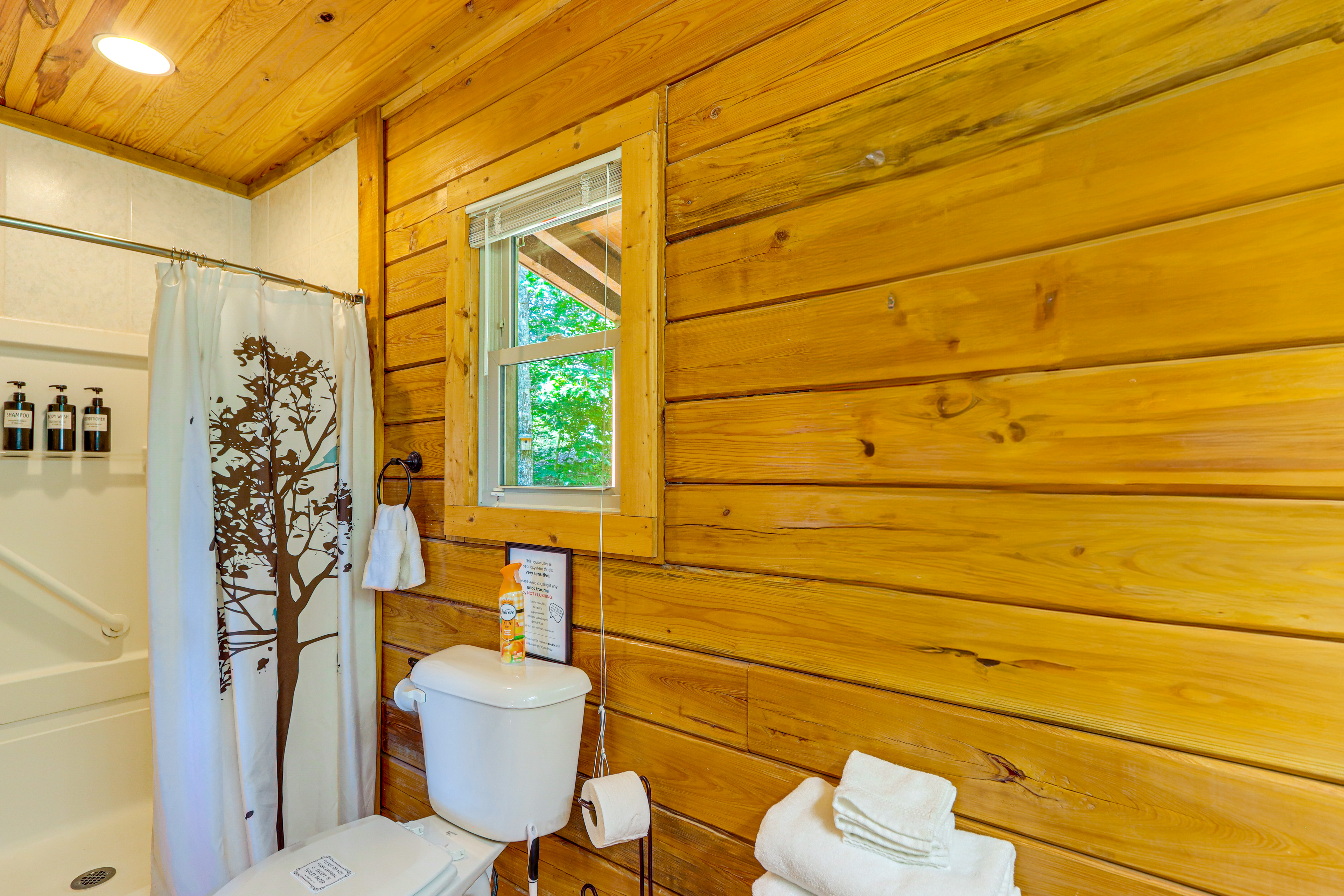 Property Image 1 - ’Owl’s Nest’ Pet-Friendly Cabin w/ Private Hot Tub