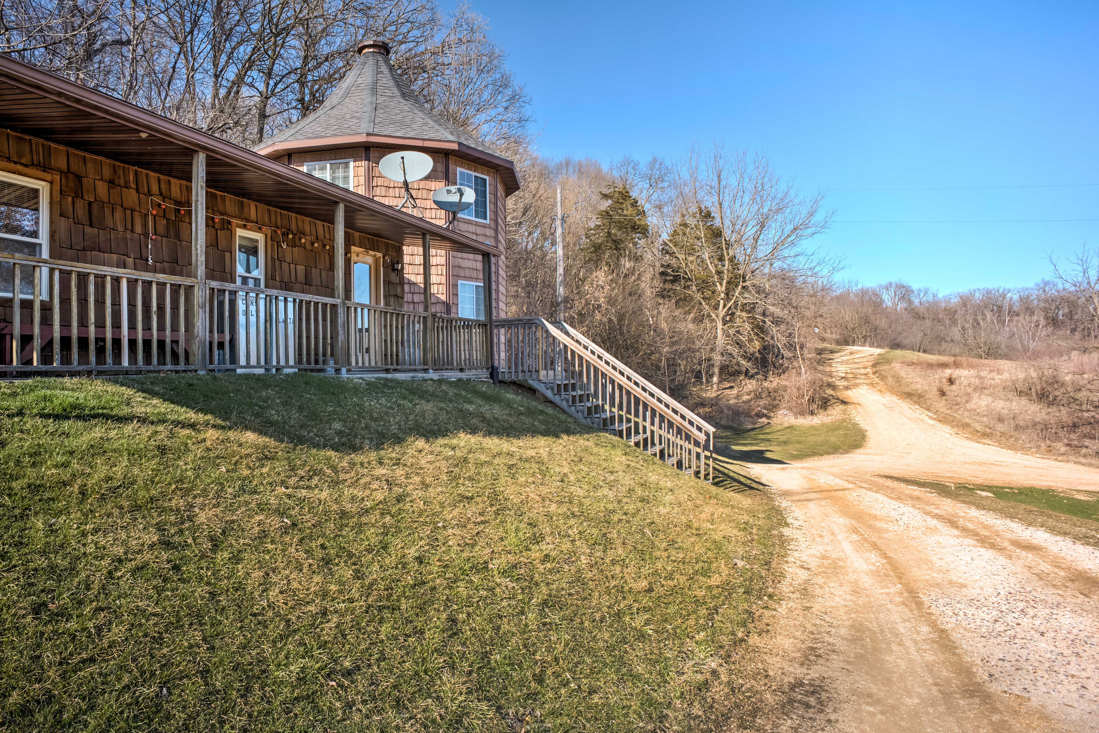 Property Image 1 - Rustic Iowa Cabin: 10 Mi to Maquoketa Caves