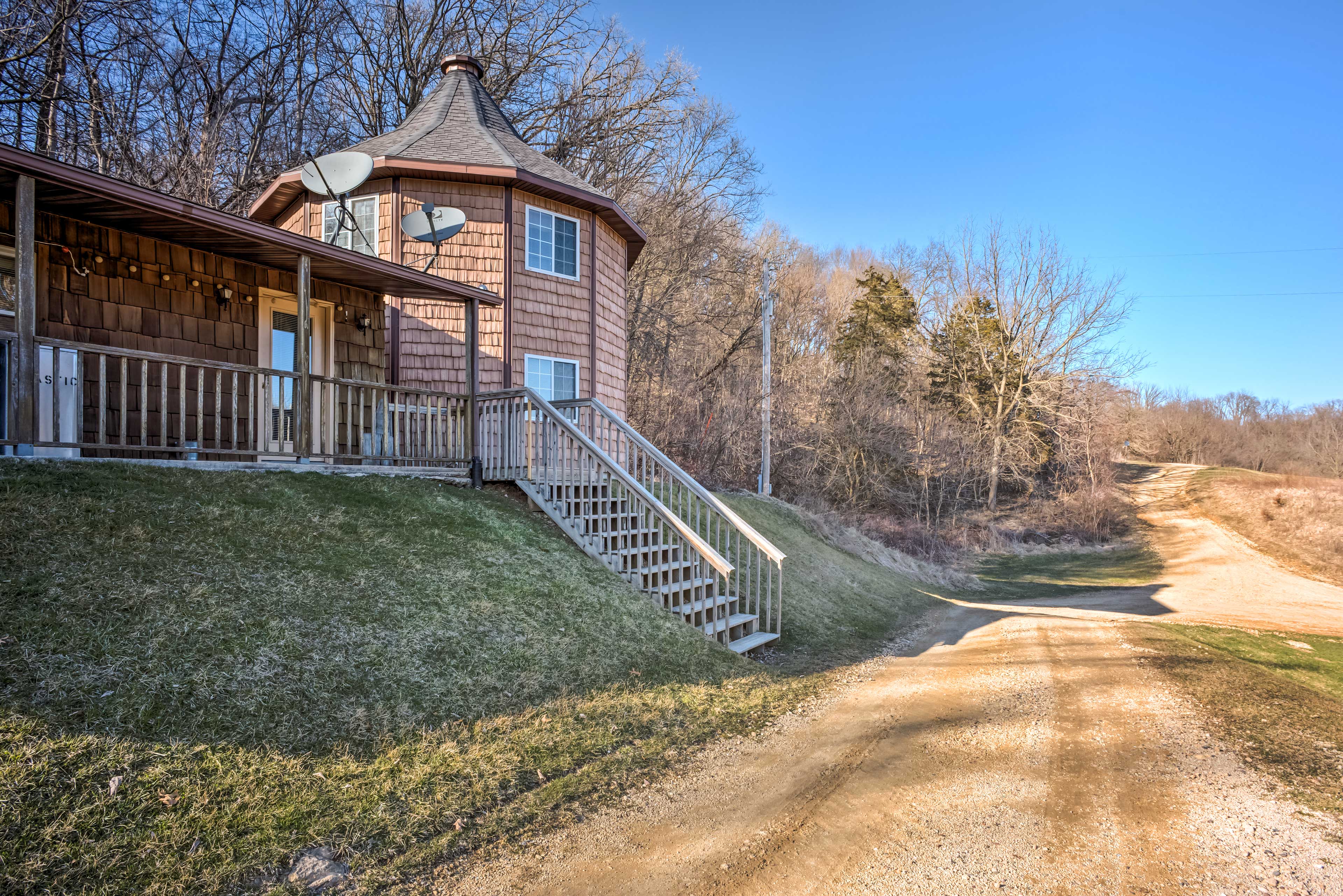 Property Image 2 - Rustic Iowa Cabin: 10 Mi to Maquoketa Caves