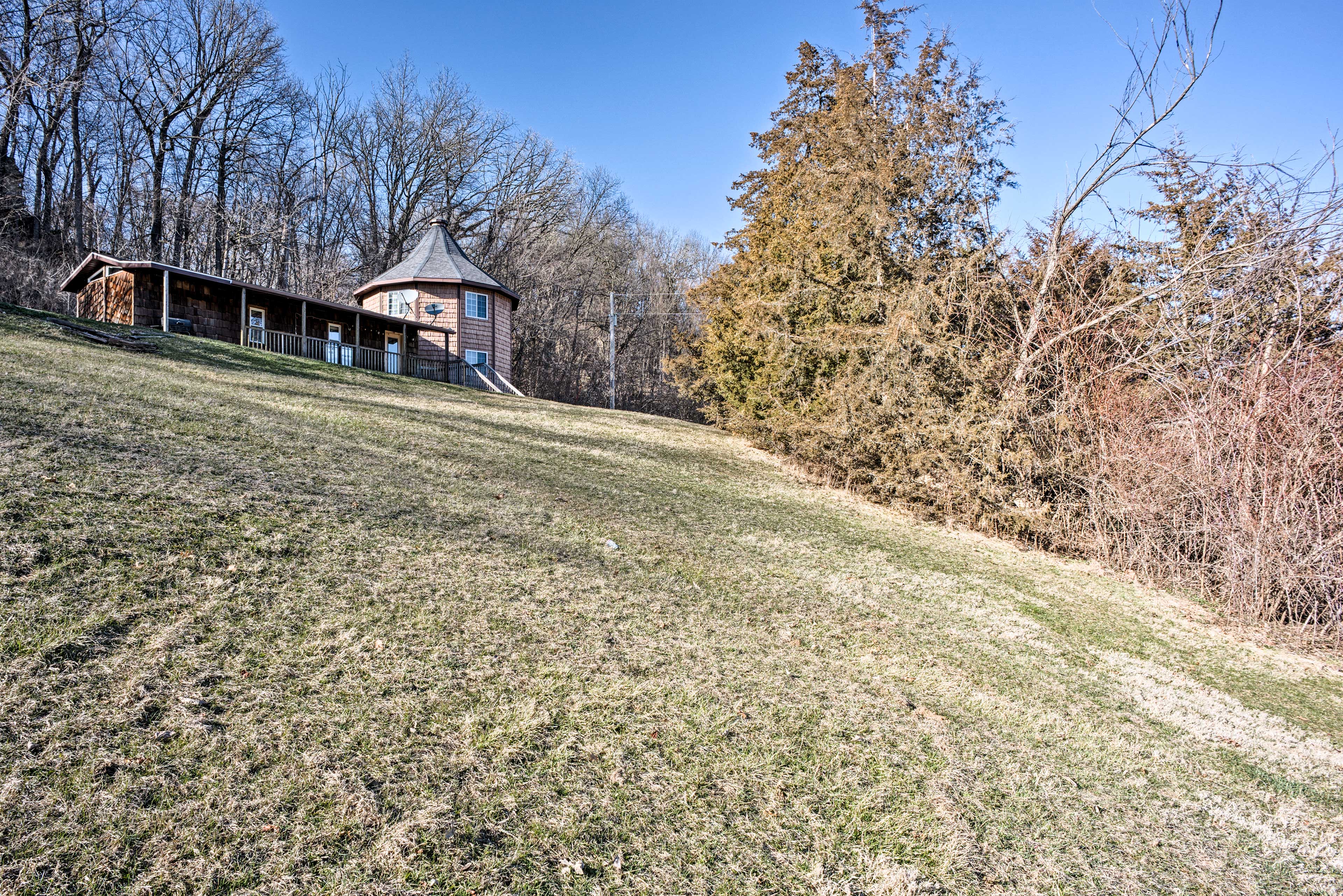 Property Image 1 - Rustic Iowa Cabin: 10 Mi to Maquoketa Caves