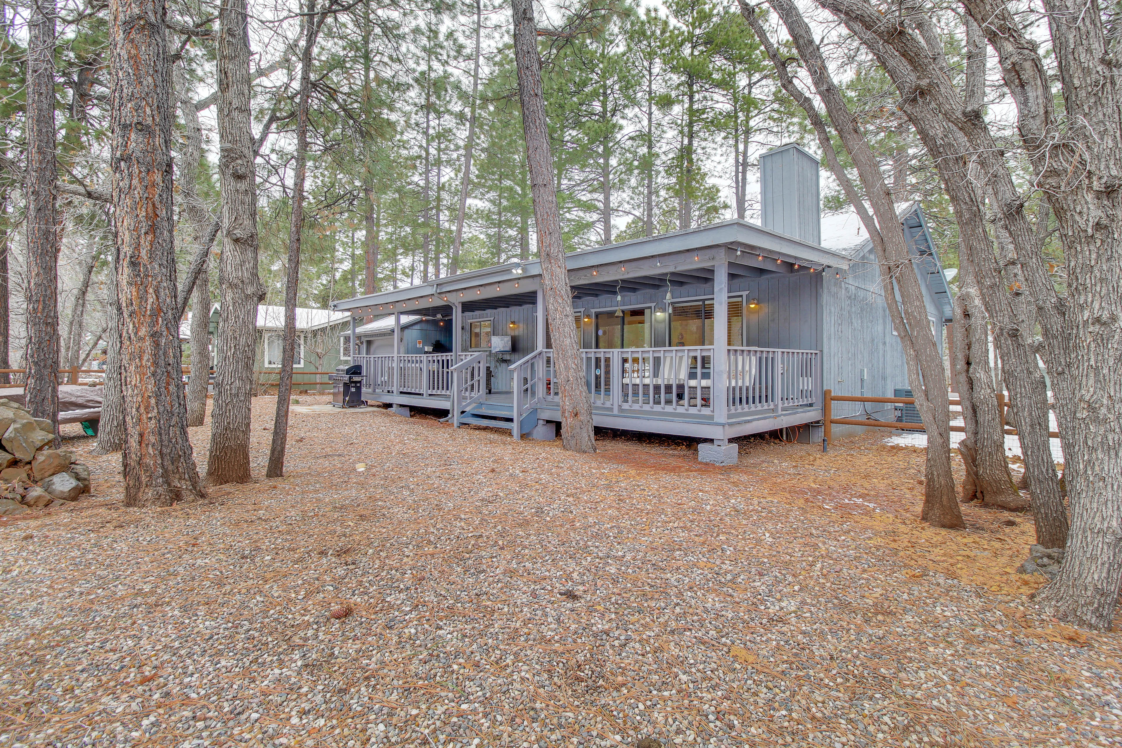 Pinetop Home w/ Deck: Near Hiking & Golfing!