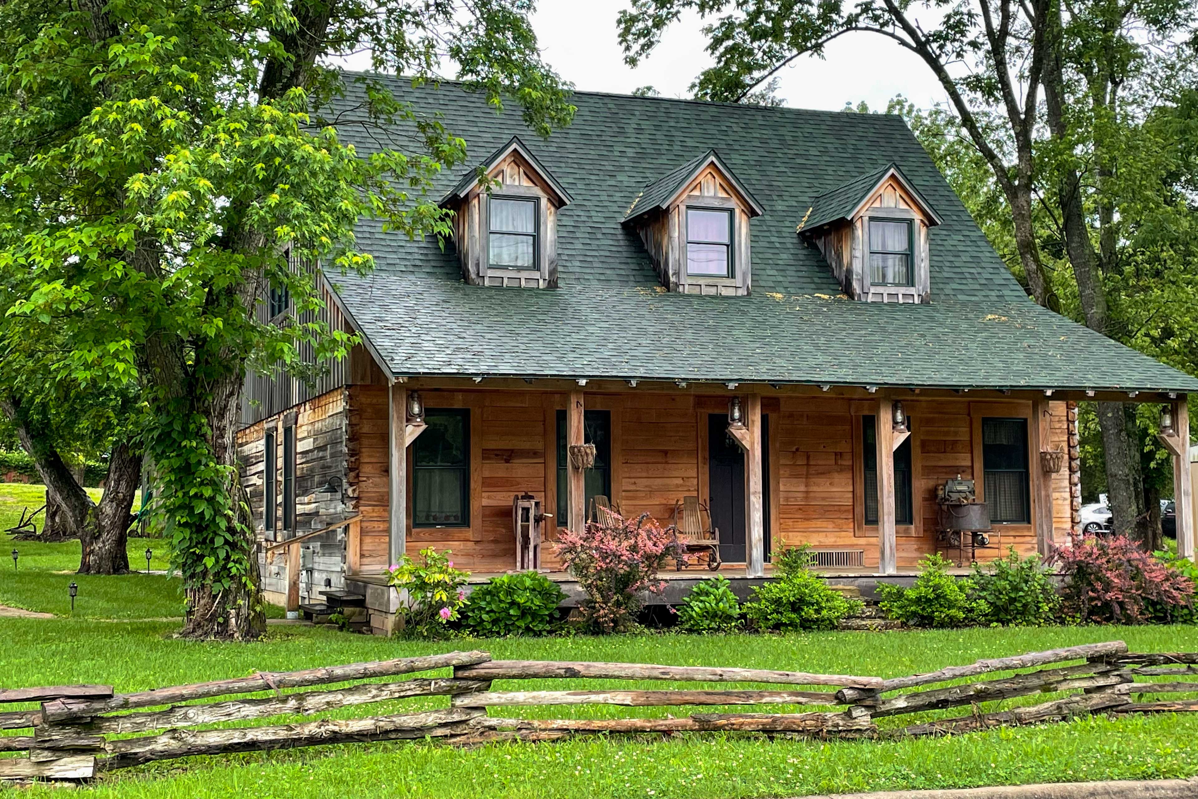 Property Image 1 - Quiet Hollister Cabin: Walk to Lake Taneycomo