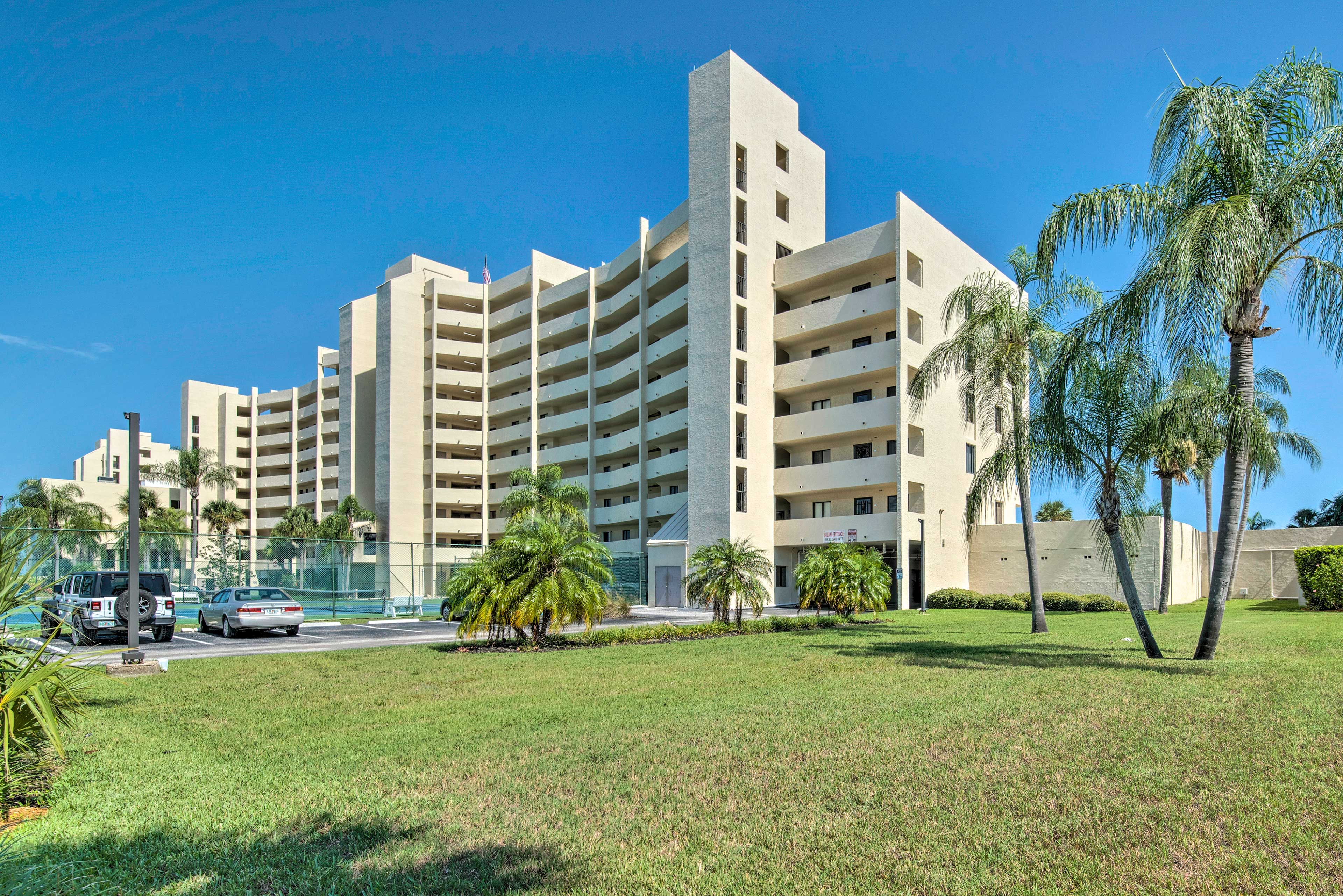 Property Image 2 - Relaxing Hudson Condo Steps from the Pool!