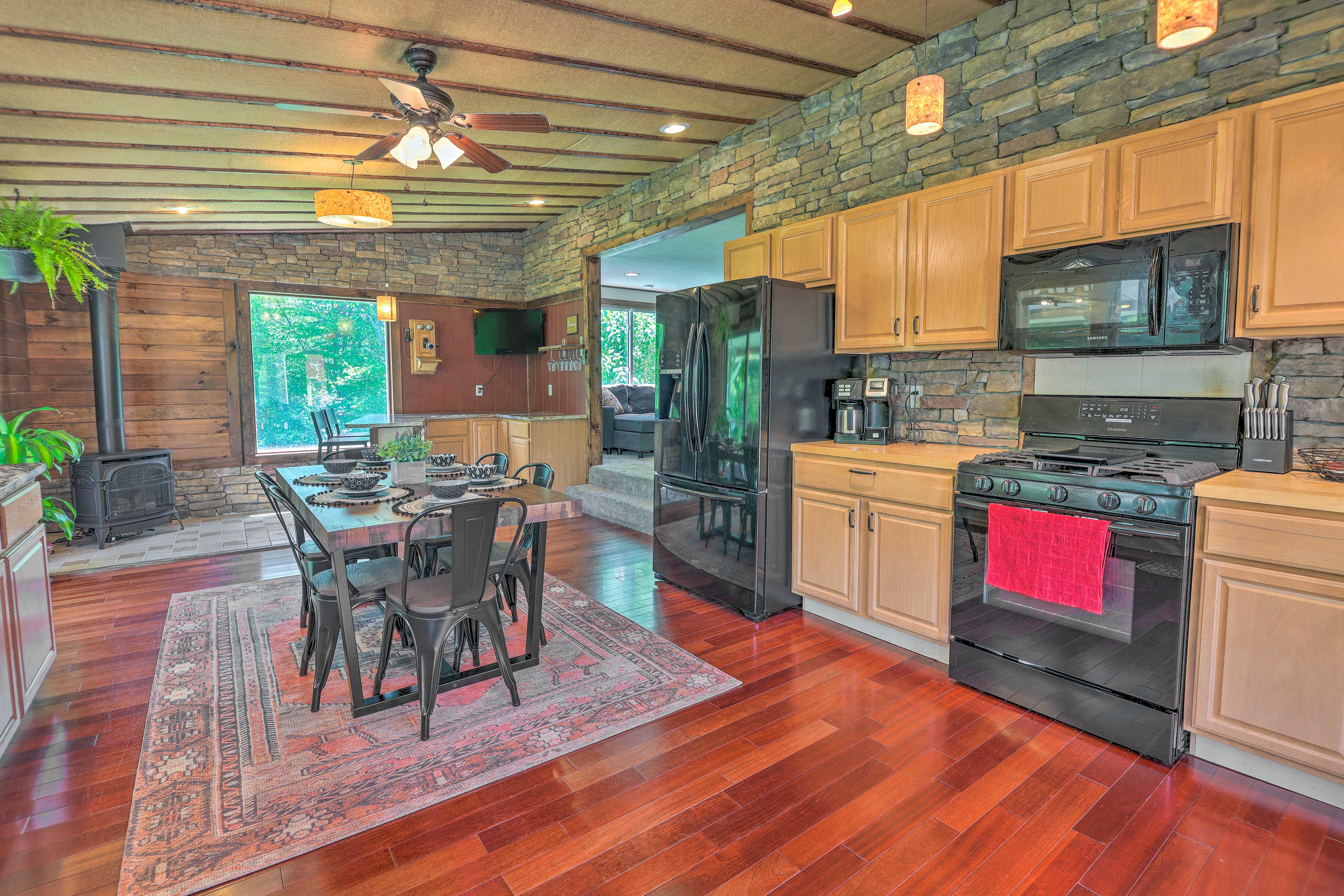 Albrightsville Home w/ Hot Tub Near Lake Harmony