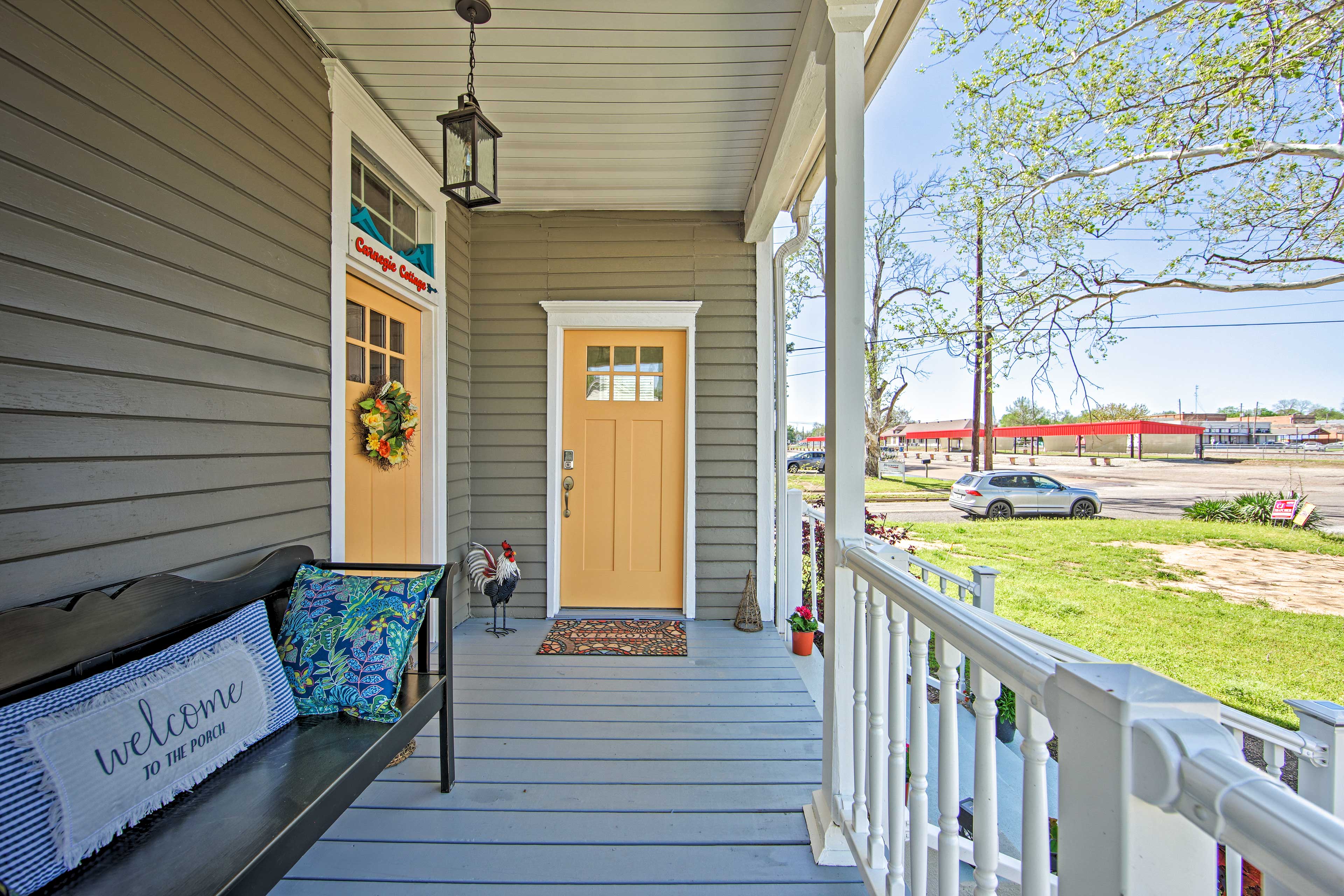 Renovated 'Carnegie Cottage' - Walk to Dtwn!