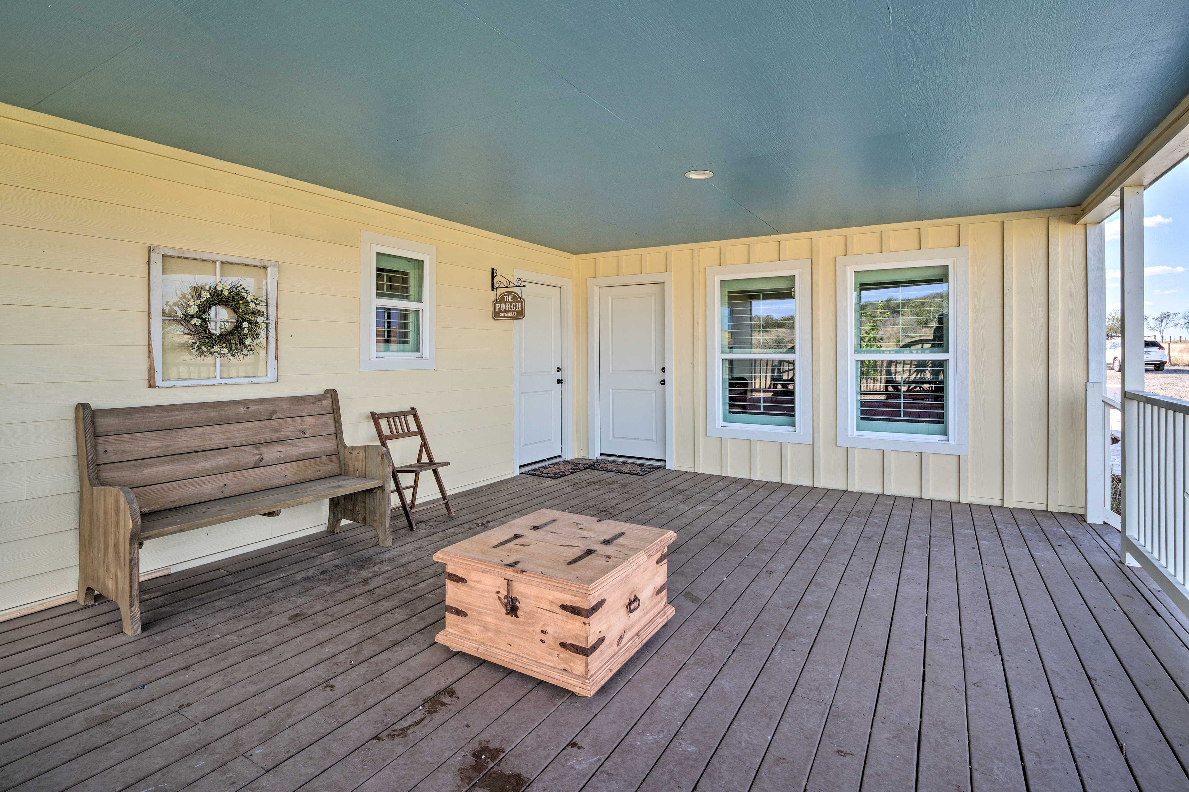 Pool, Hot Tub & Game Room: Schulenburg Retreat