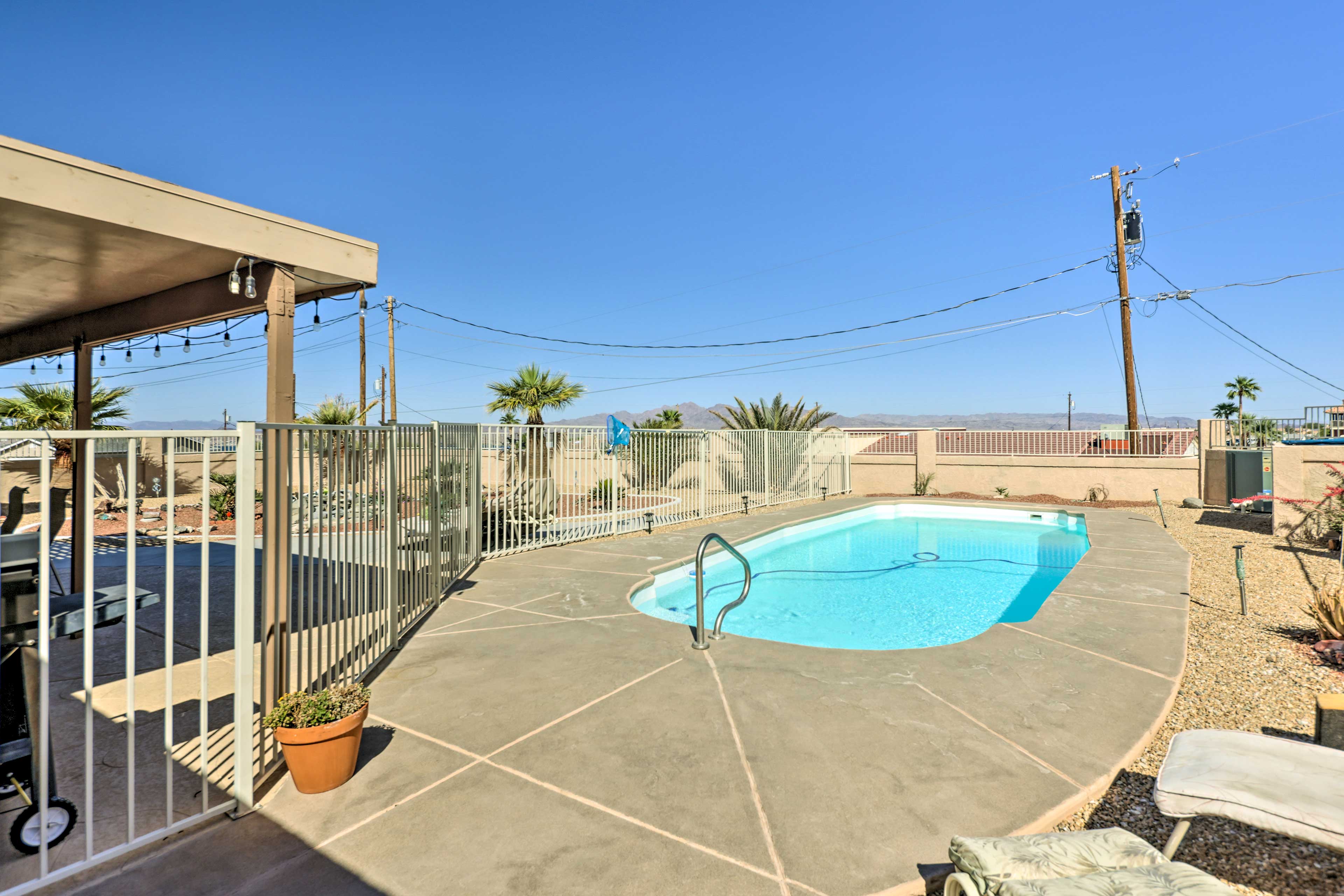 Property Image 2 - Peaceful Home w/ Pool & Views: 2 Mi to Lake Havasu