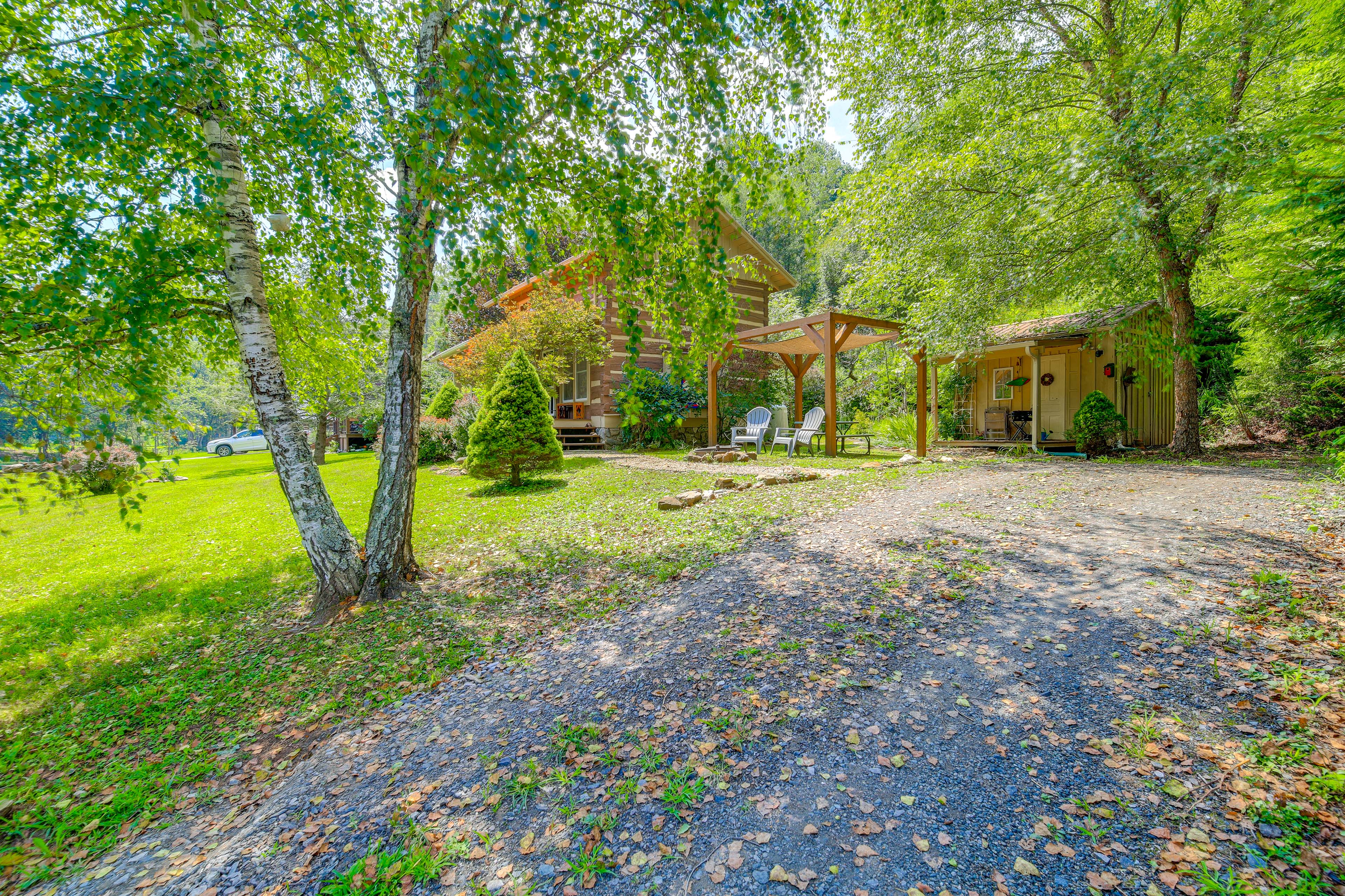 Riverfront Home w/ Fire Pit + Deck in Lansing