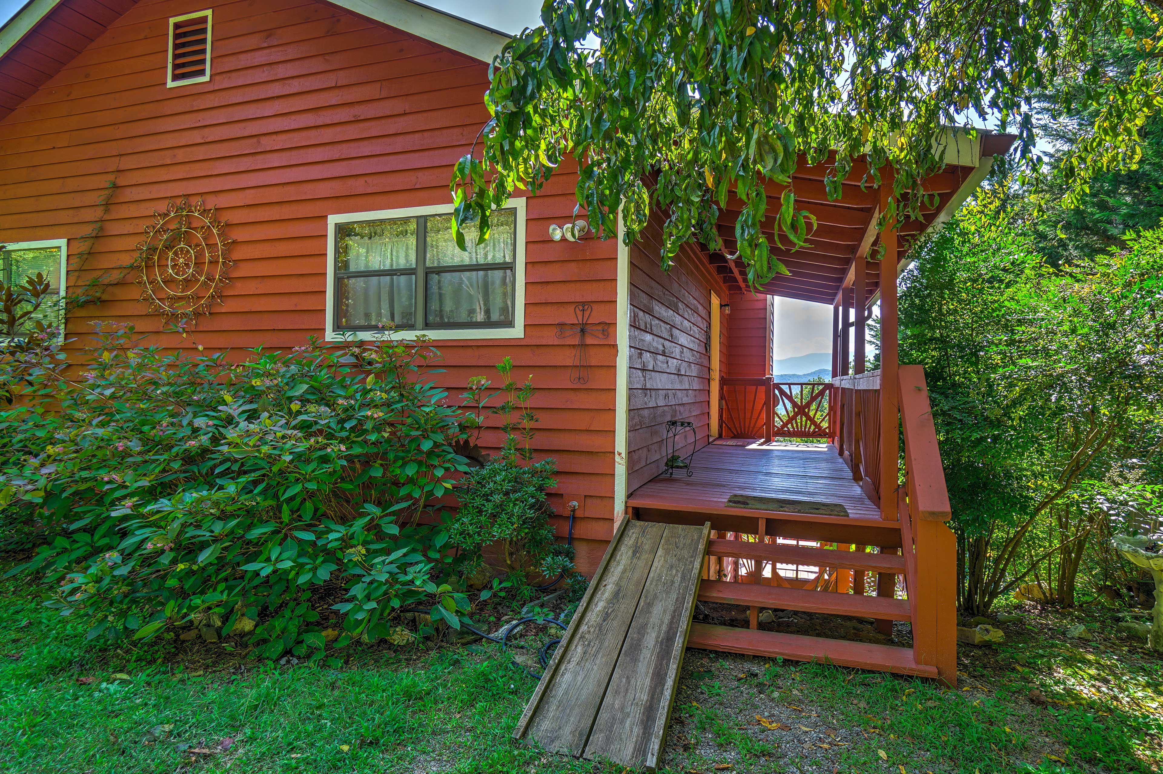 Property Image 2 - ’Frog Leap’ Hiawassee Cabin w/ Blue Ridge Mtn View