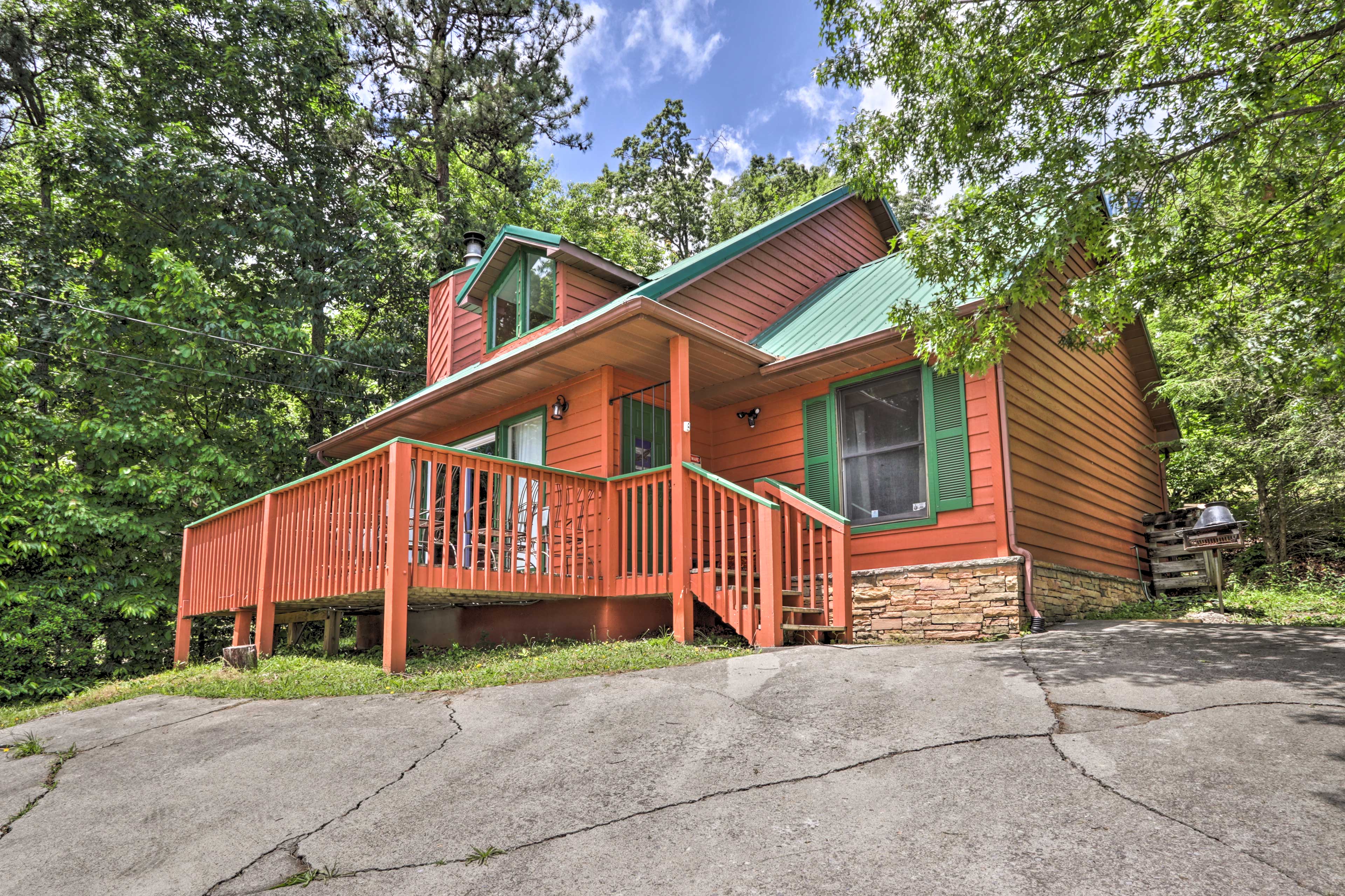 Property Image 2 - Gatlinburg Chalet: Hot Tub, Sauna + Mountain View