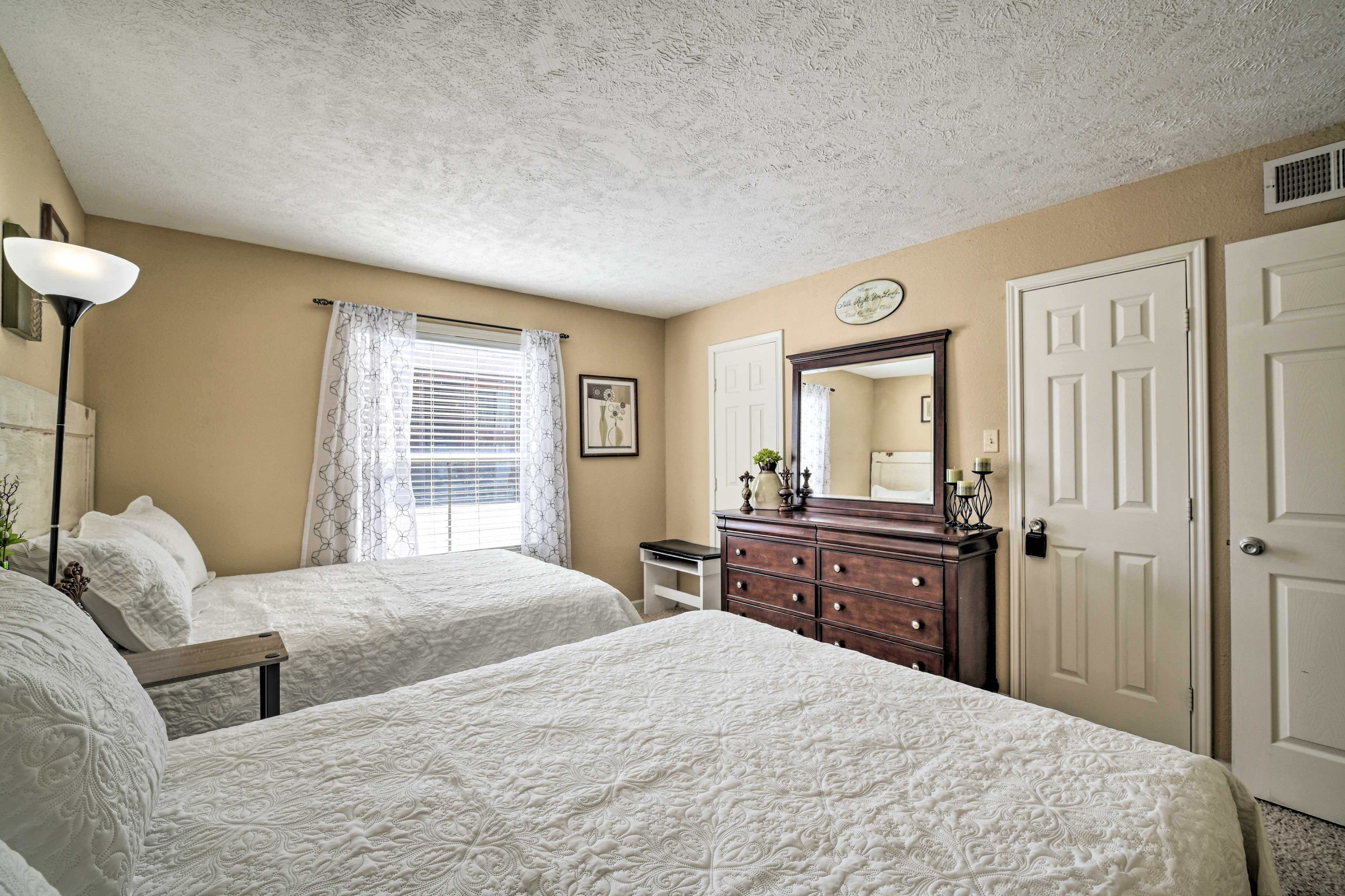 Game Day Retreat: Pool Access, 2 Mi to Texas A & M