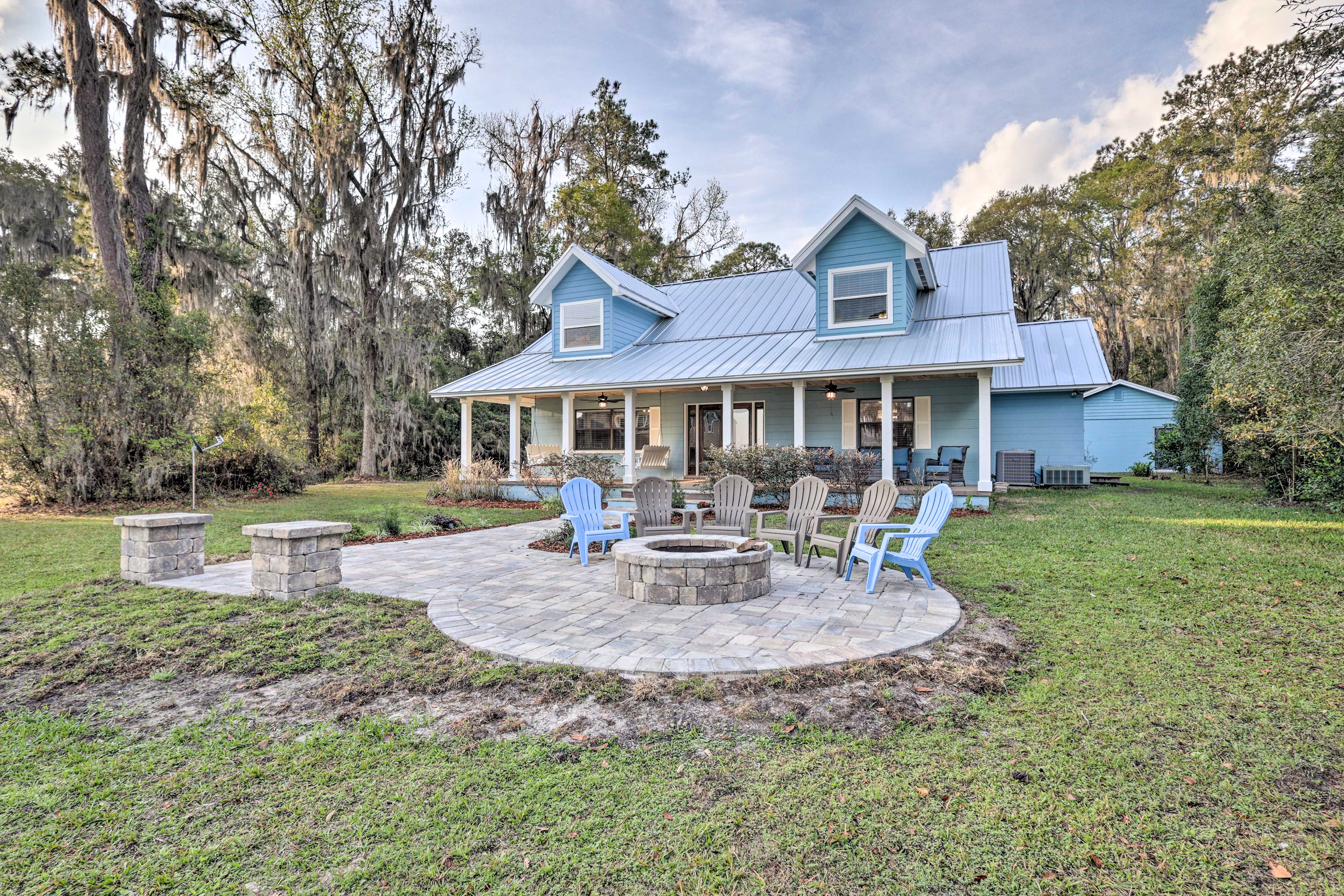 Property Image 1 - Gorgeous Waldo Home w/ Dock on Santa Fe Lake!