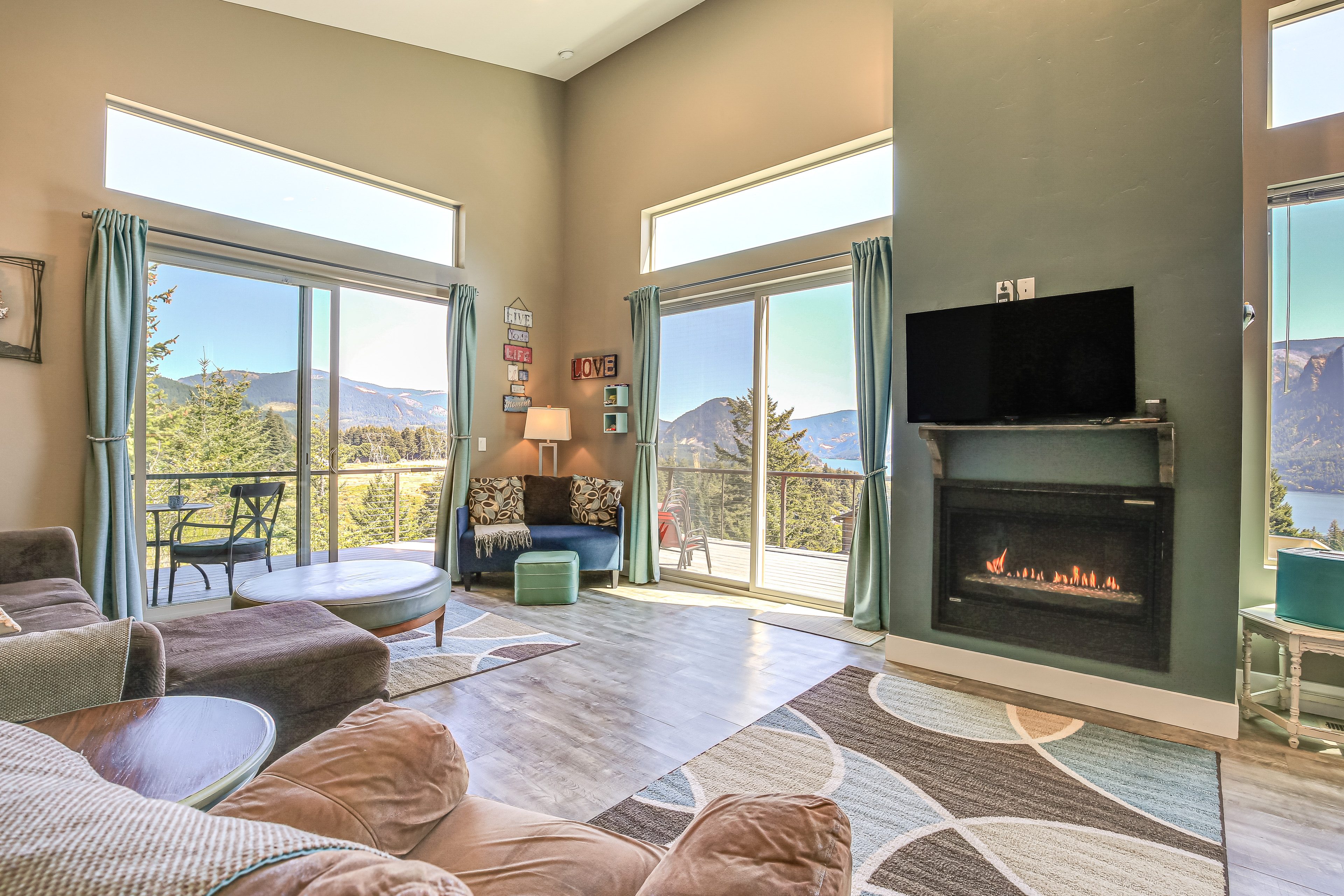 Property Image 2 - ’Gorge Retreat’ - Modern Carson Home w/ Mtn Views!