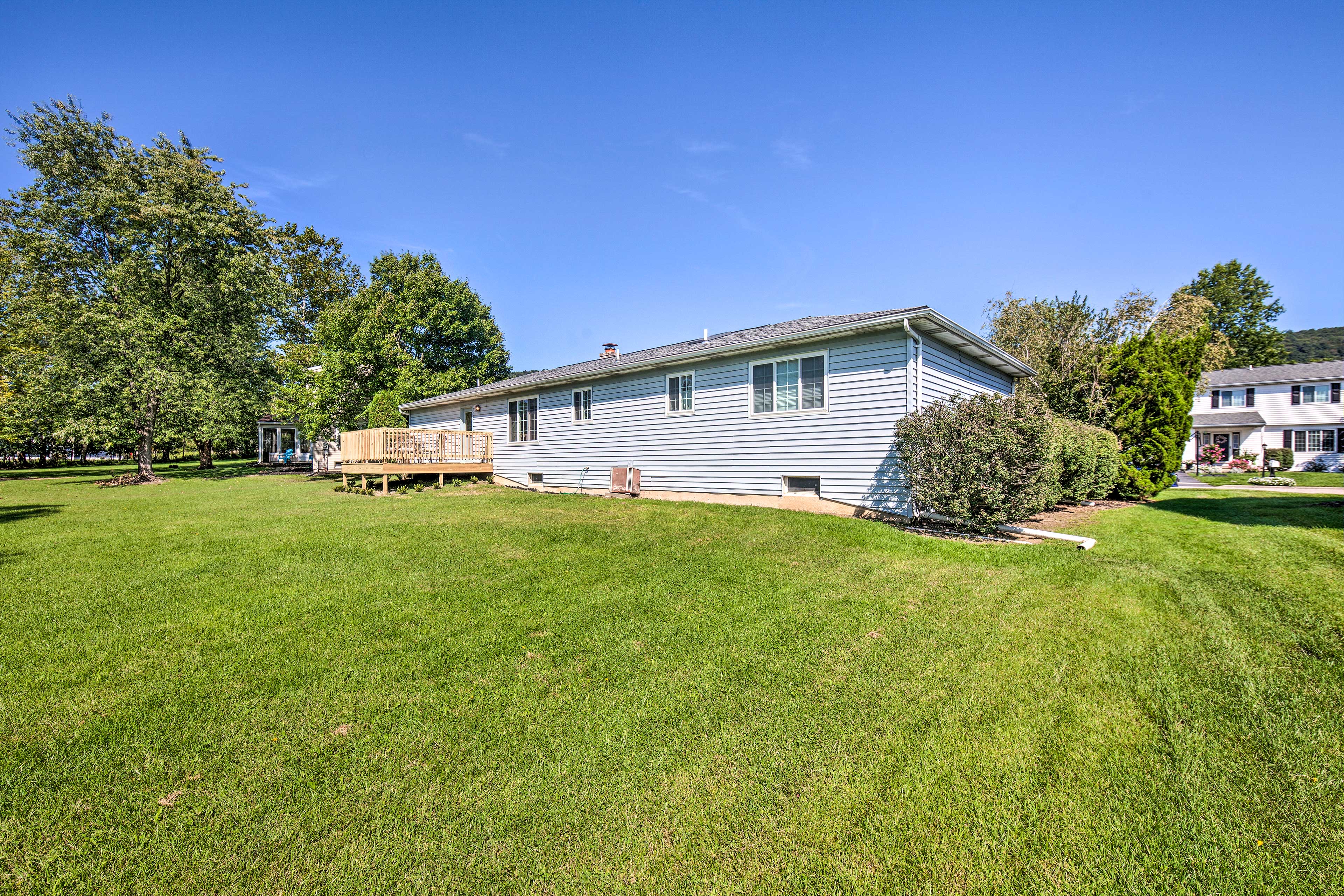 12 Mi to Hersheypark: Family Home w/ Deck!