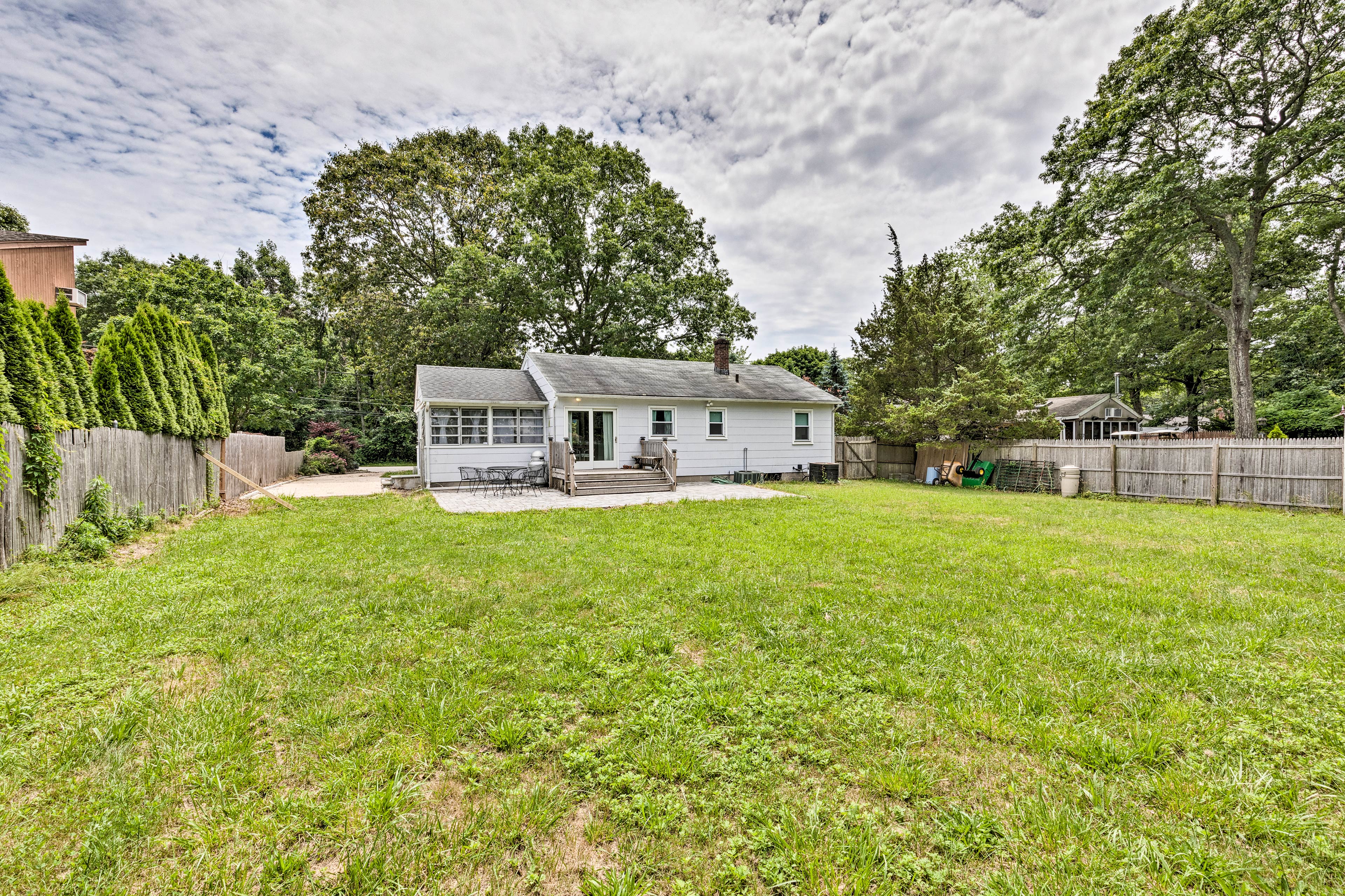 Hamptons Bay Home on Shinnecock Bay w/ Yard!