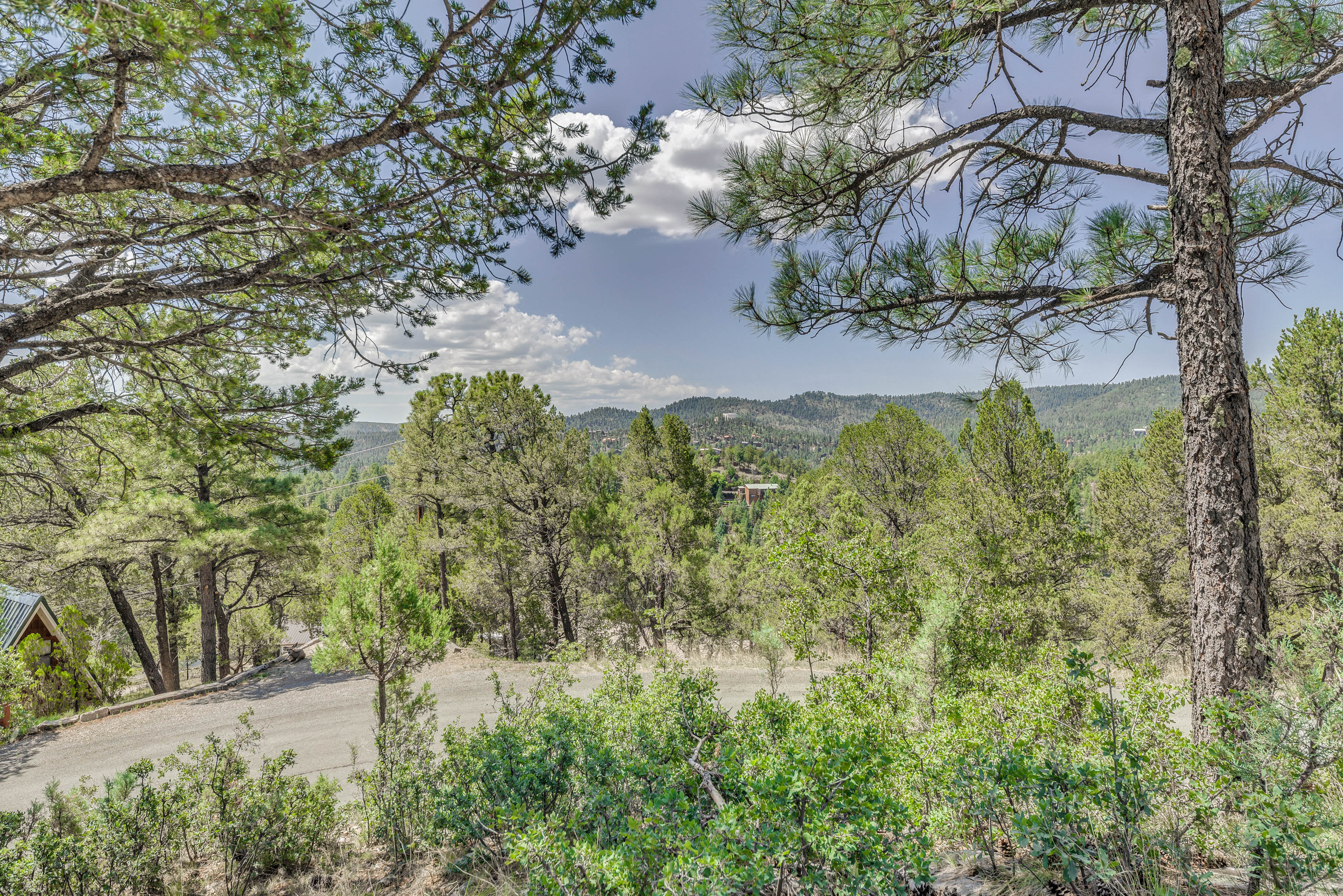 Hillside Haven w/ Deck < 2 Miles to Dwtn Ruidoso!