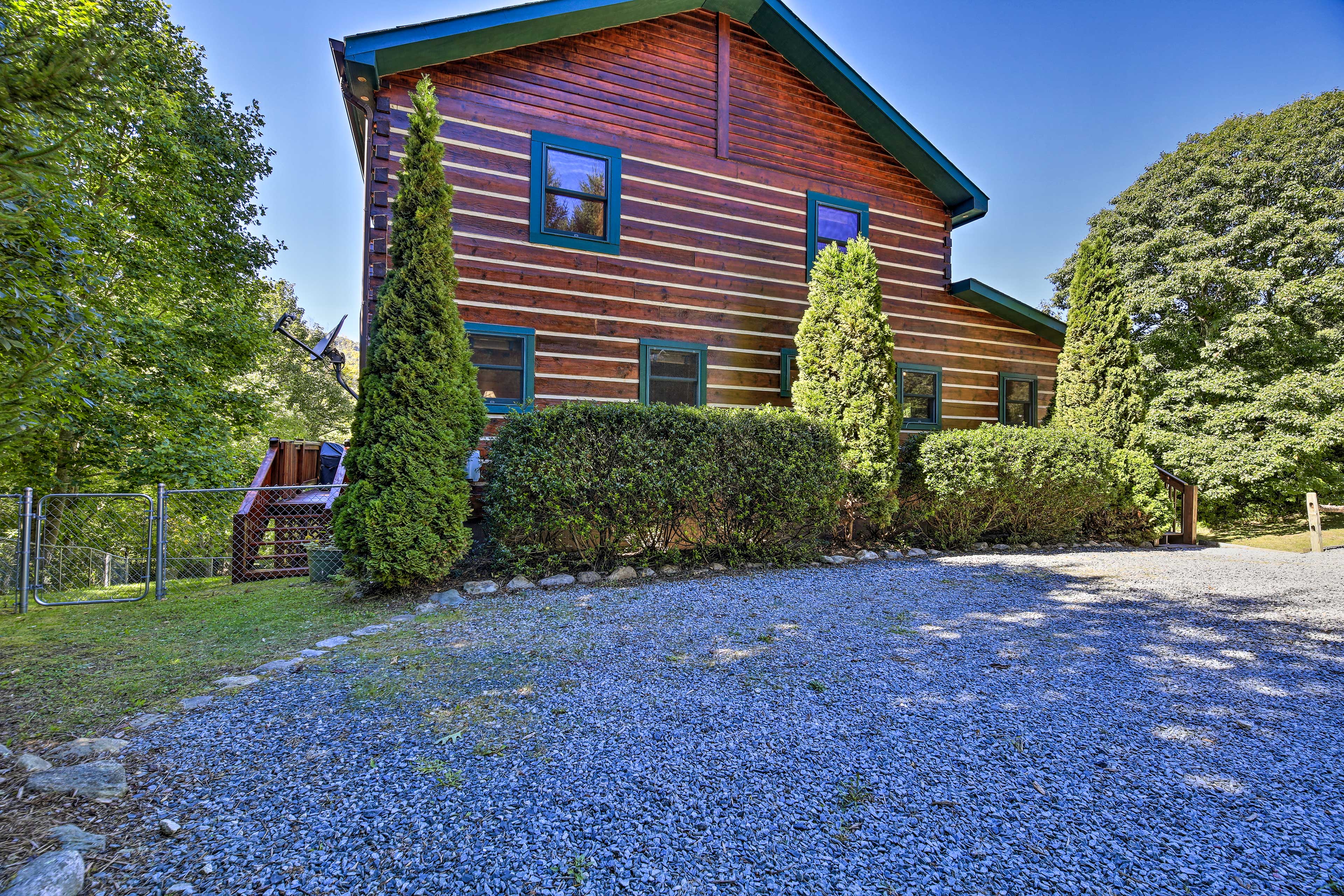 Property Image 2 - Dog-Friendly Cabin: WiFi, 9 Mi to Sugar Mtn Resort