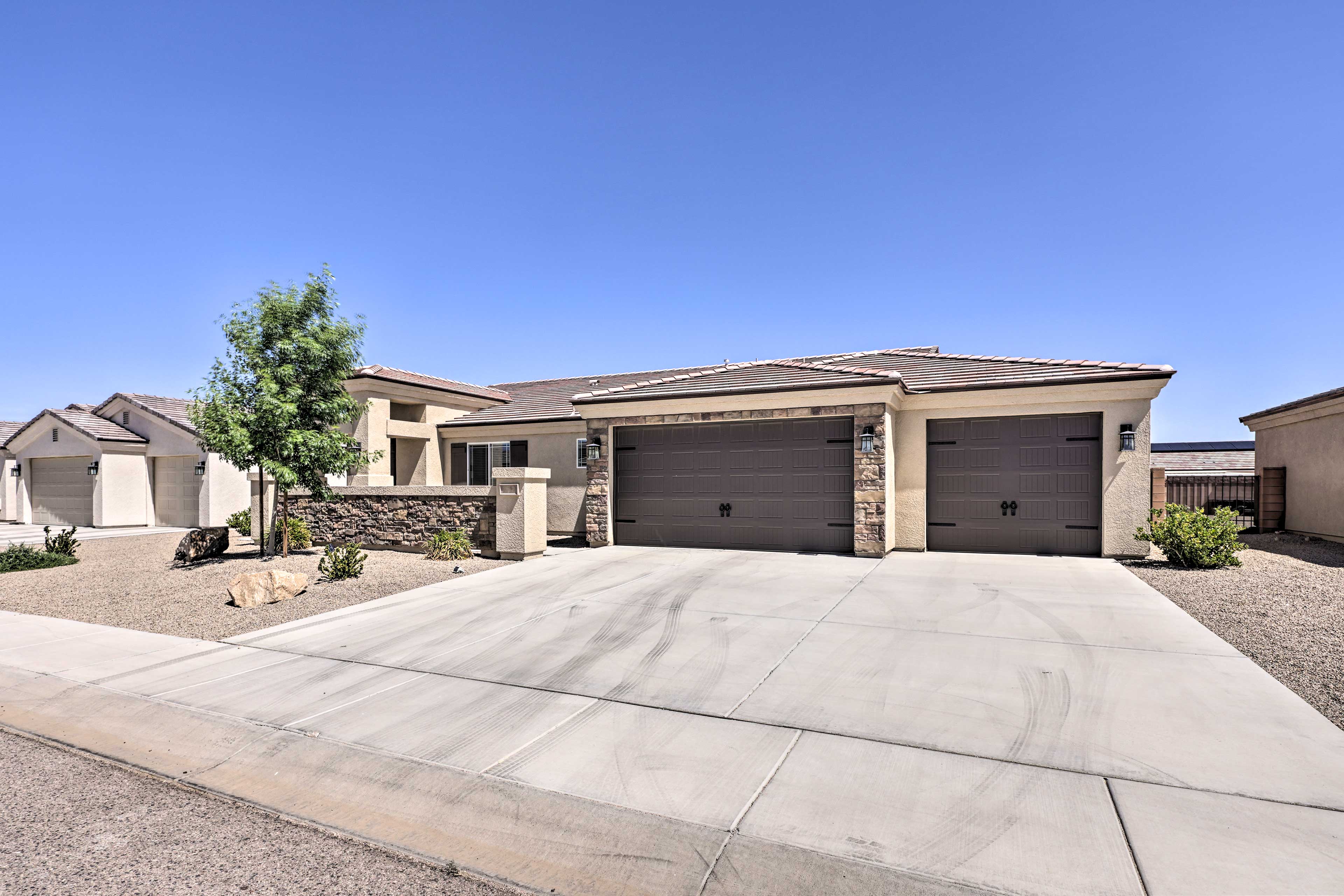 Idyllic Kingman Retreat with Yard - Near Hiking