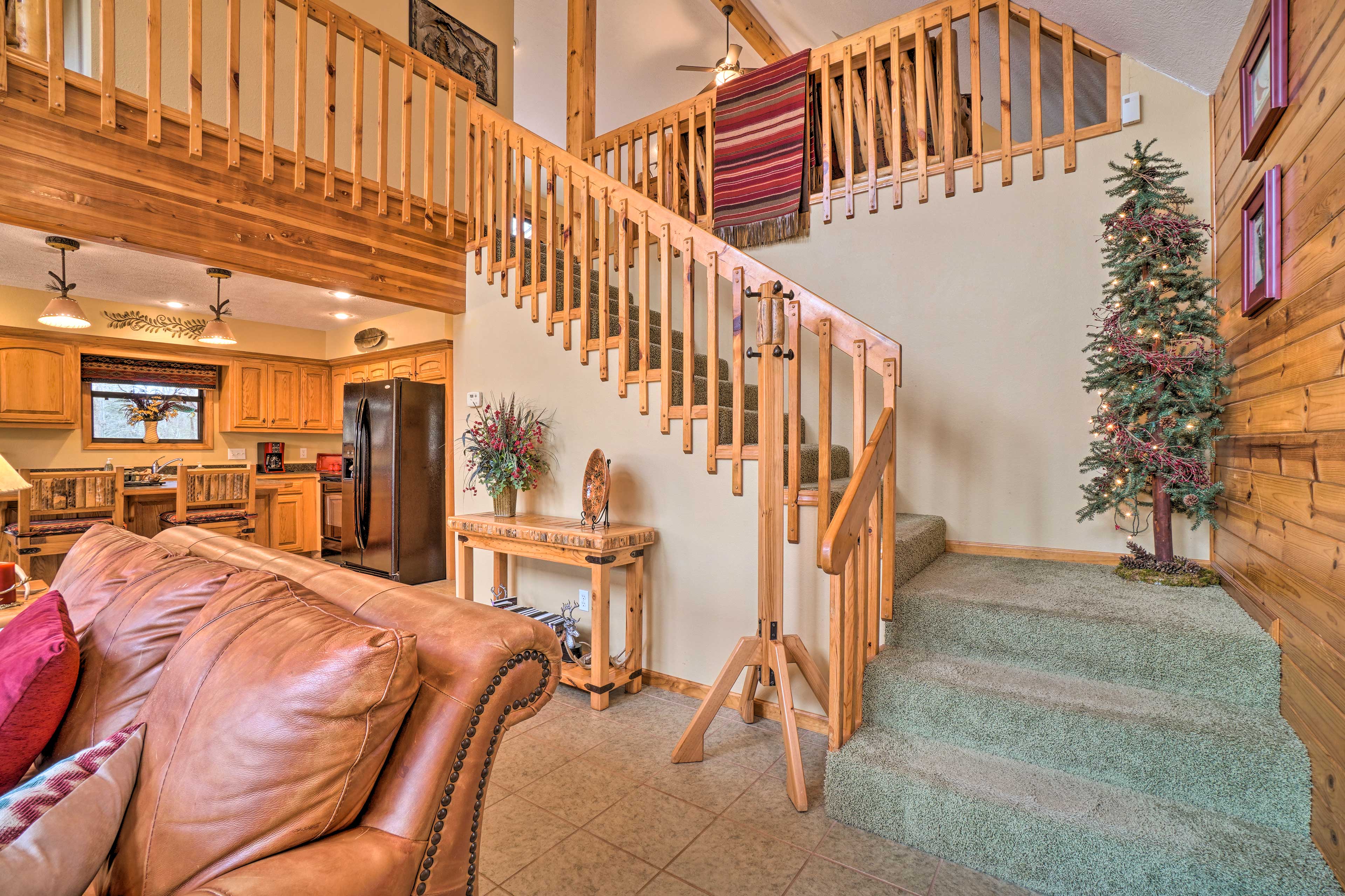 Idyllic Table Rock Lake Cabin w/ Fire Pit!