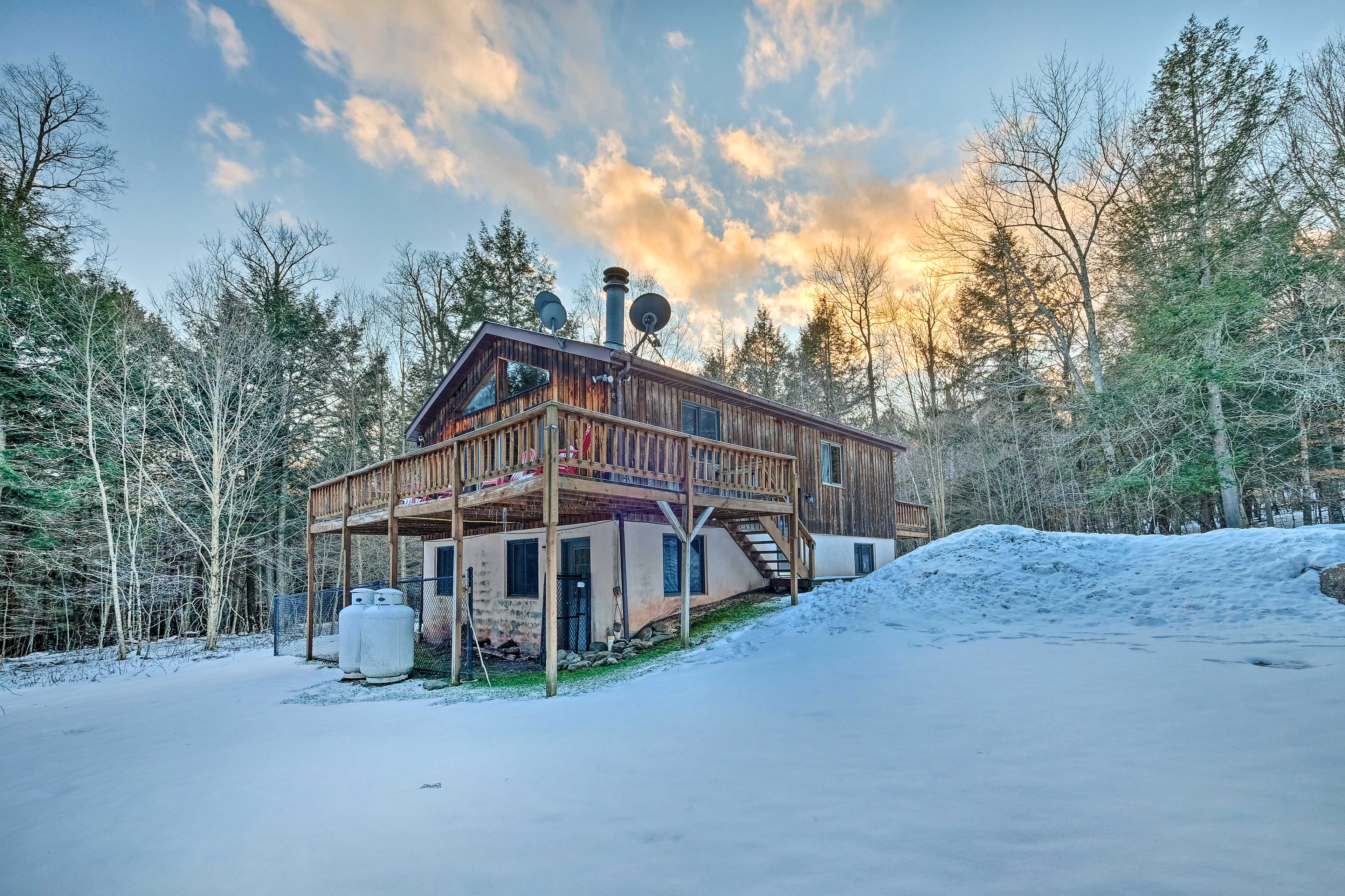 Property Image 1 - Jewett Cabin w/ Viewing Deck - 10 Mins to Skiing!