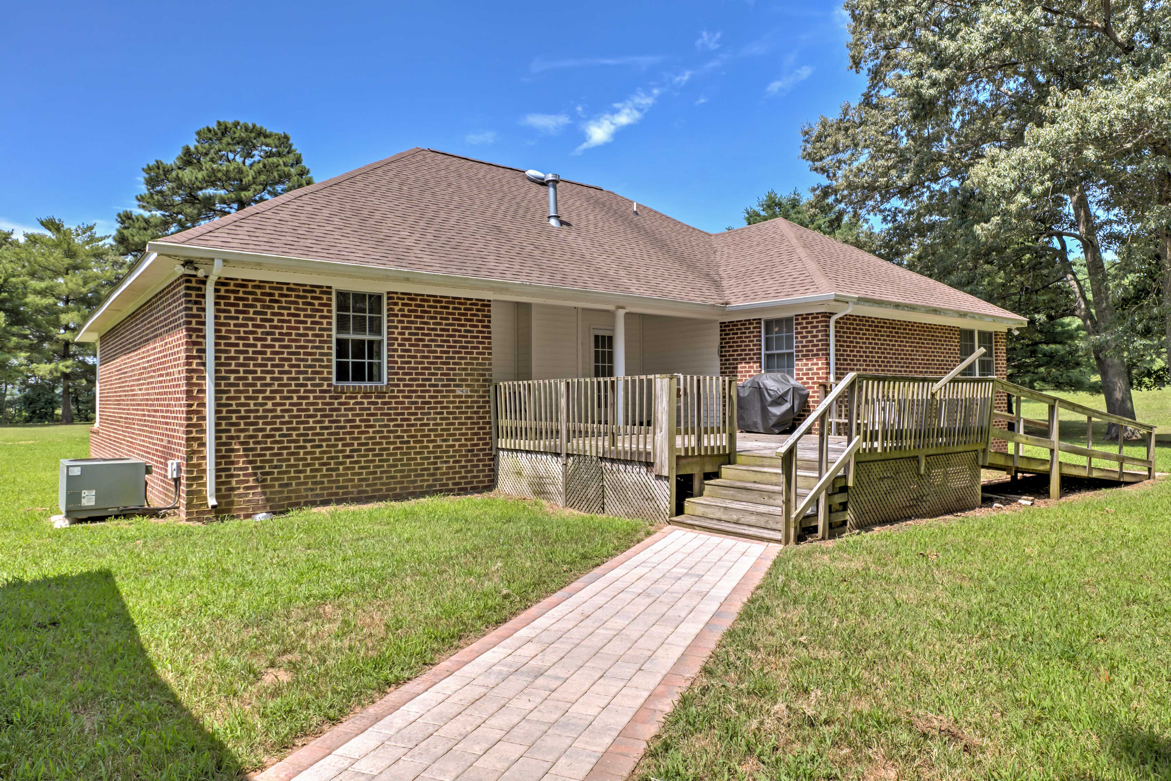 Property Image 2 - ’JuJu’s Place’ Warsaw House w/ Deck & Tree Swings!